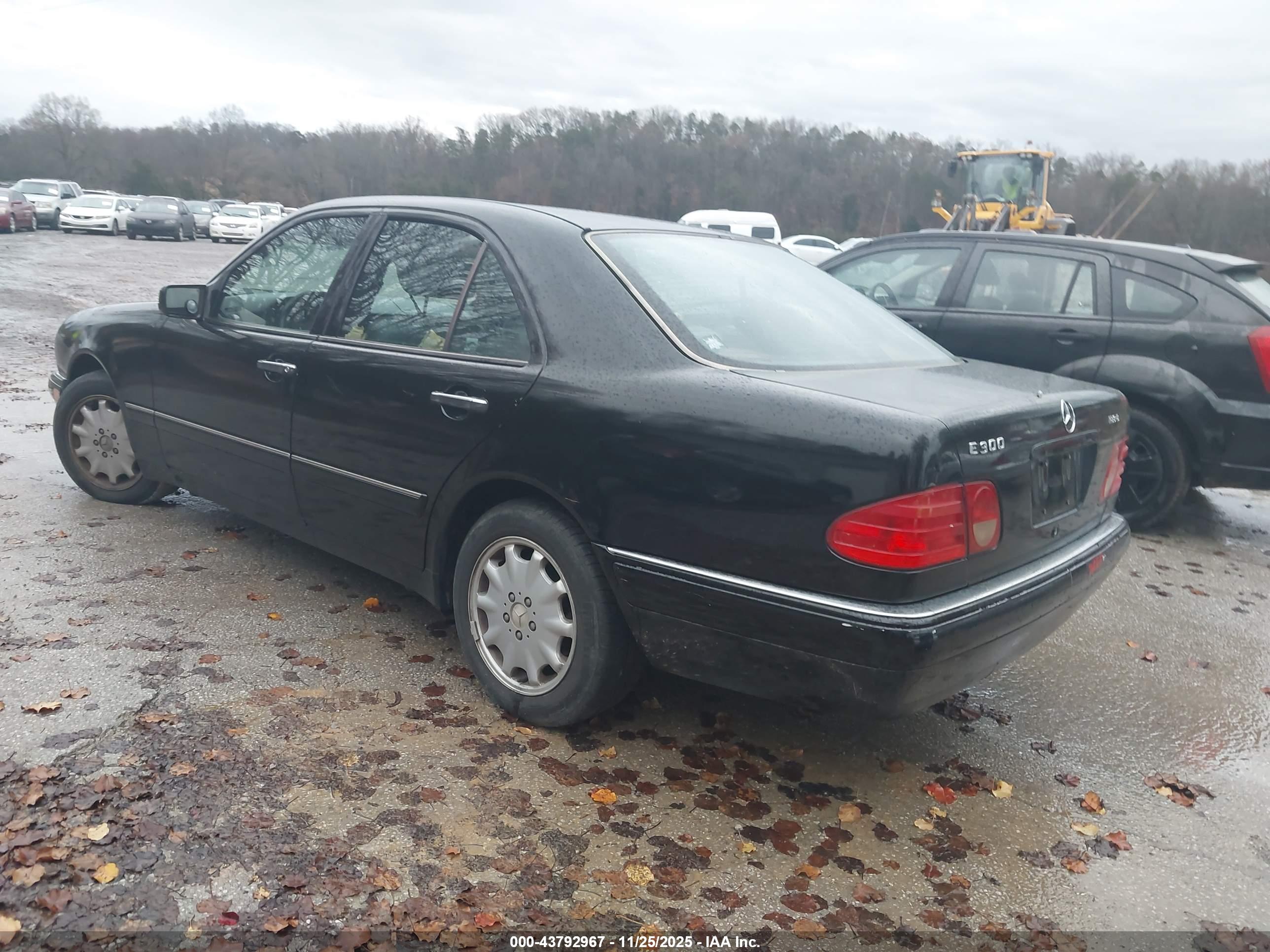 MERCEDES-BENZ E image 3