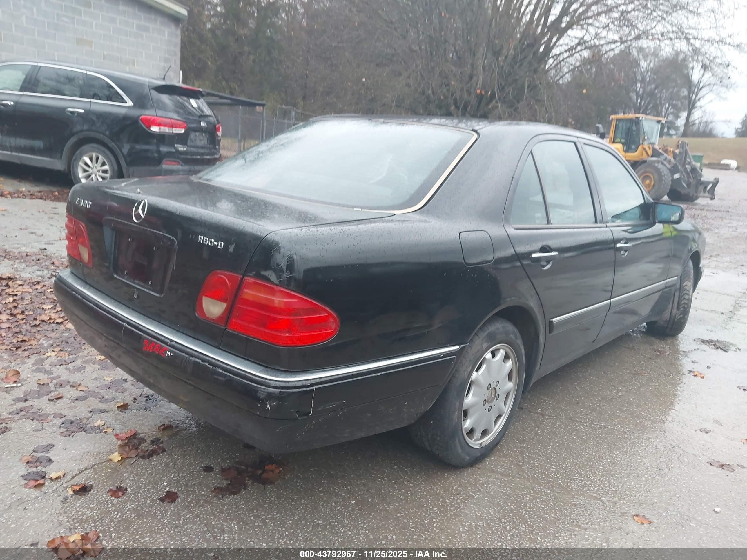 MERCEDES-BENZ E image 4