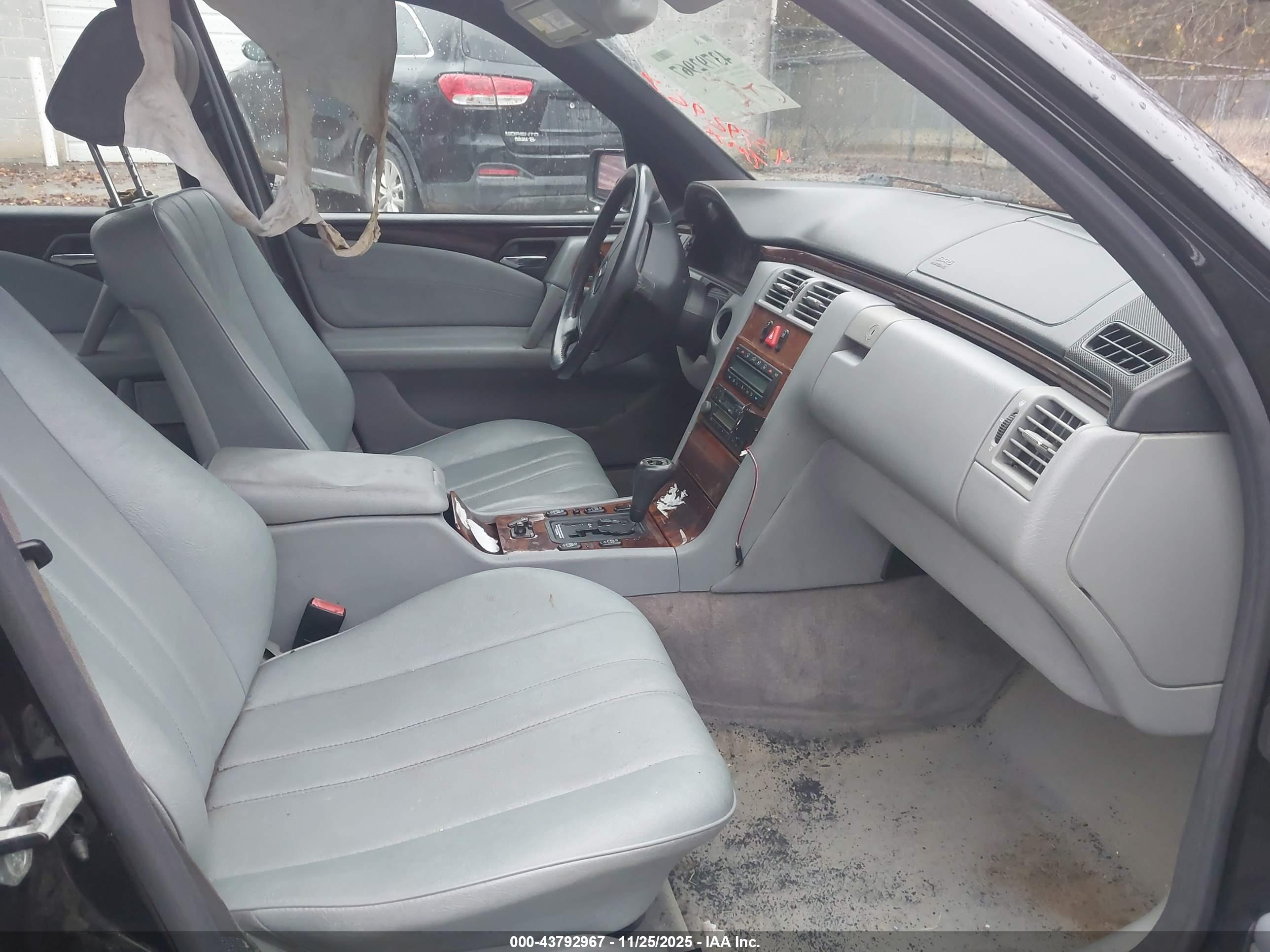 MERCEDES-BENZ E image 5