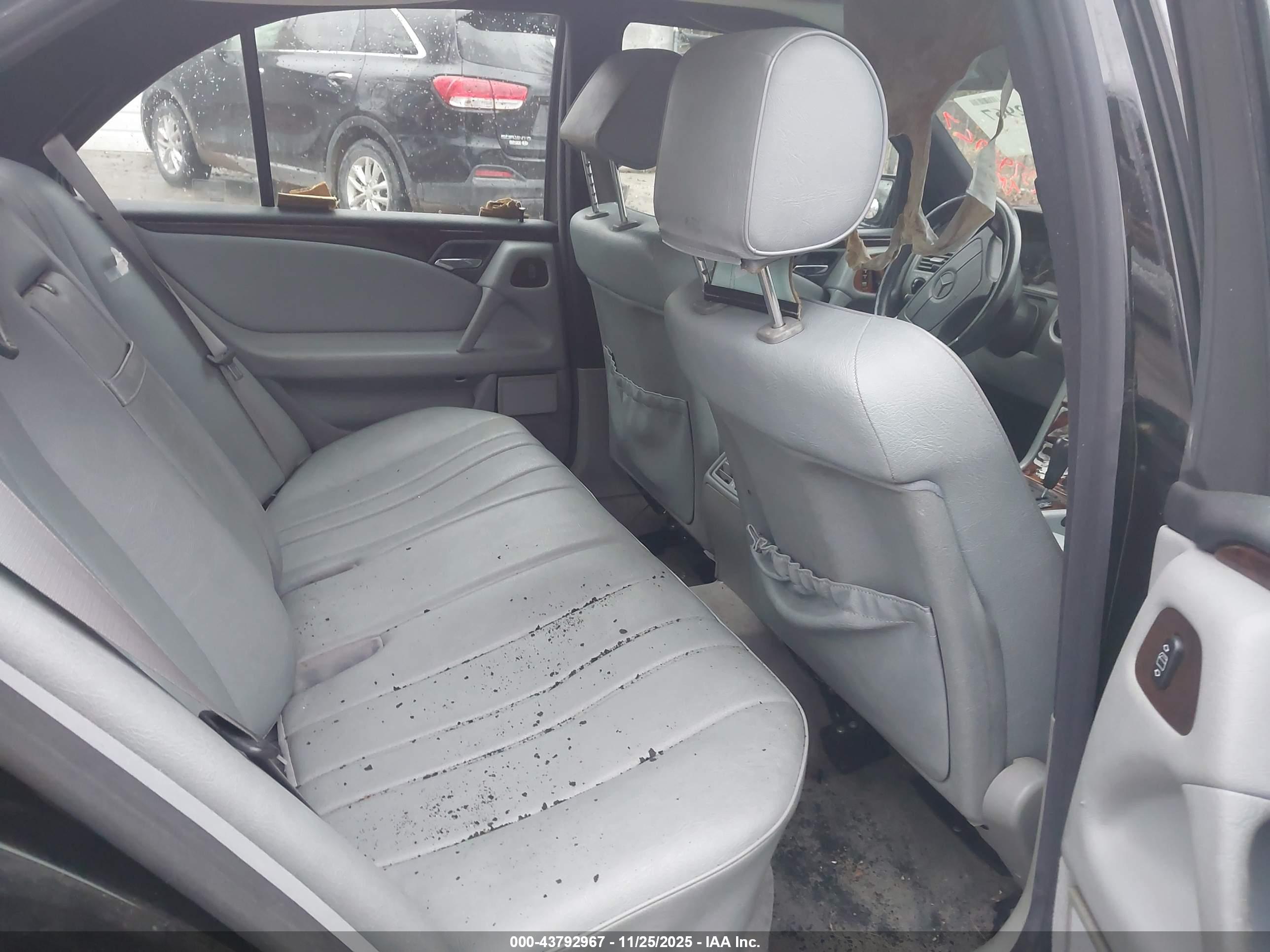 MERCEDES-BENZ E image 8