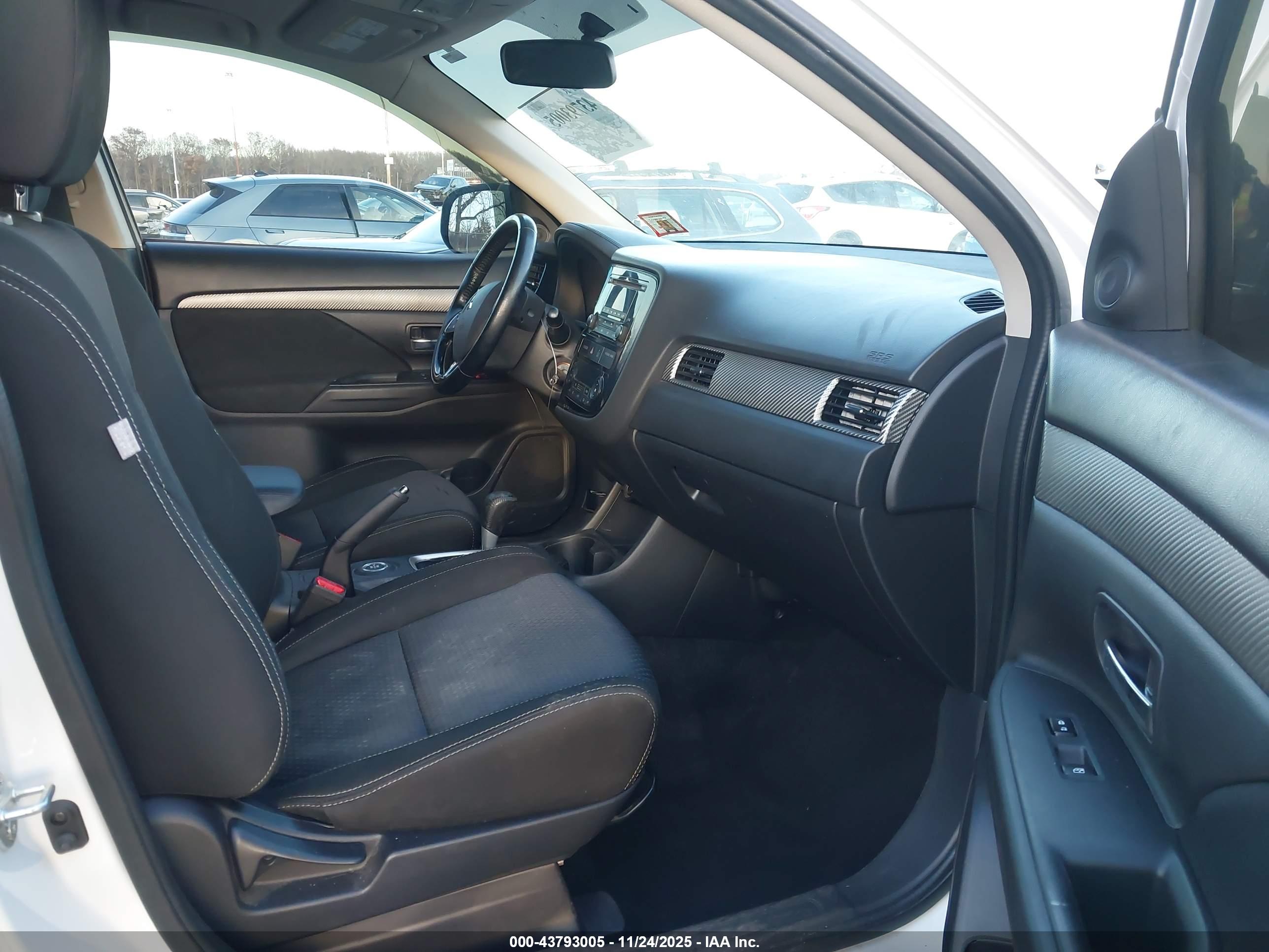MITSUBISHI OUTLANDER image 5