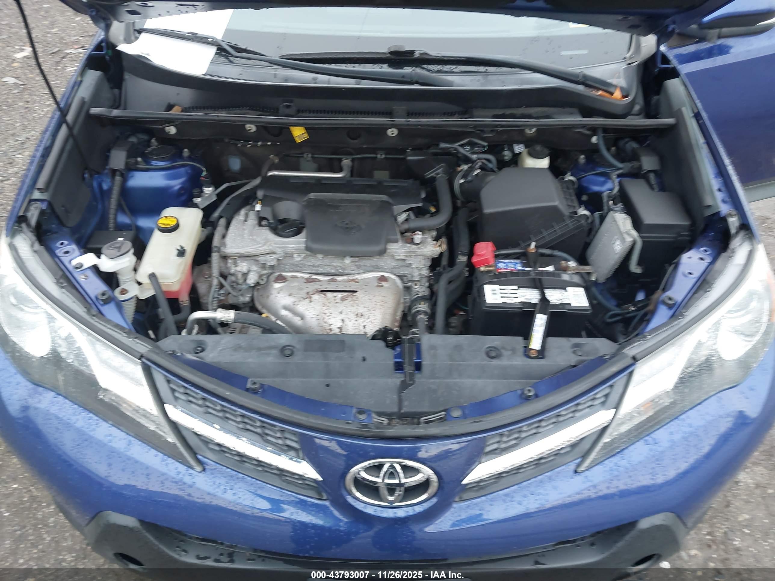 TOYOTA RAV4 image 10