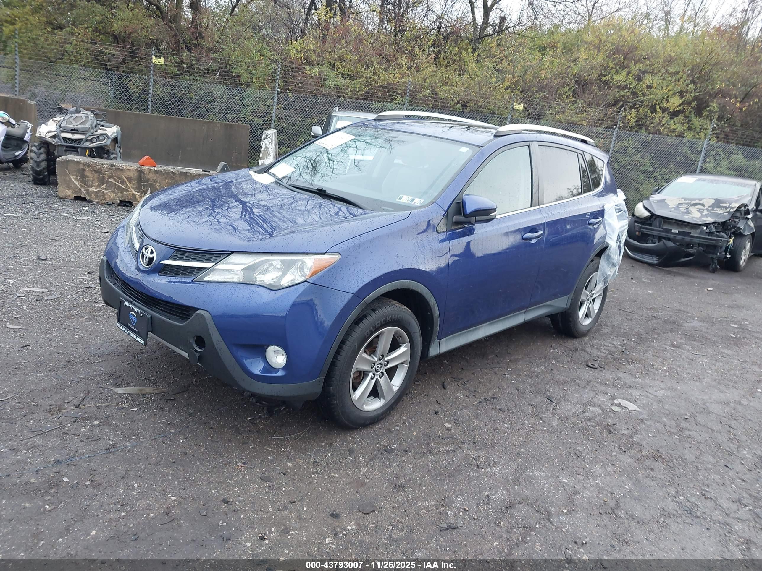 TOYOTA RAV4 image 2