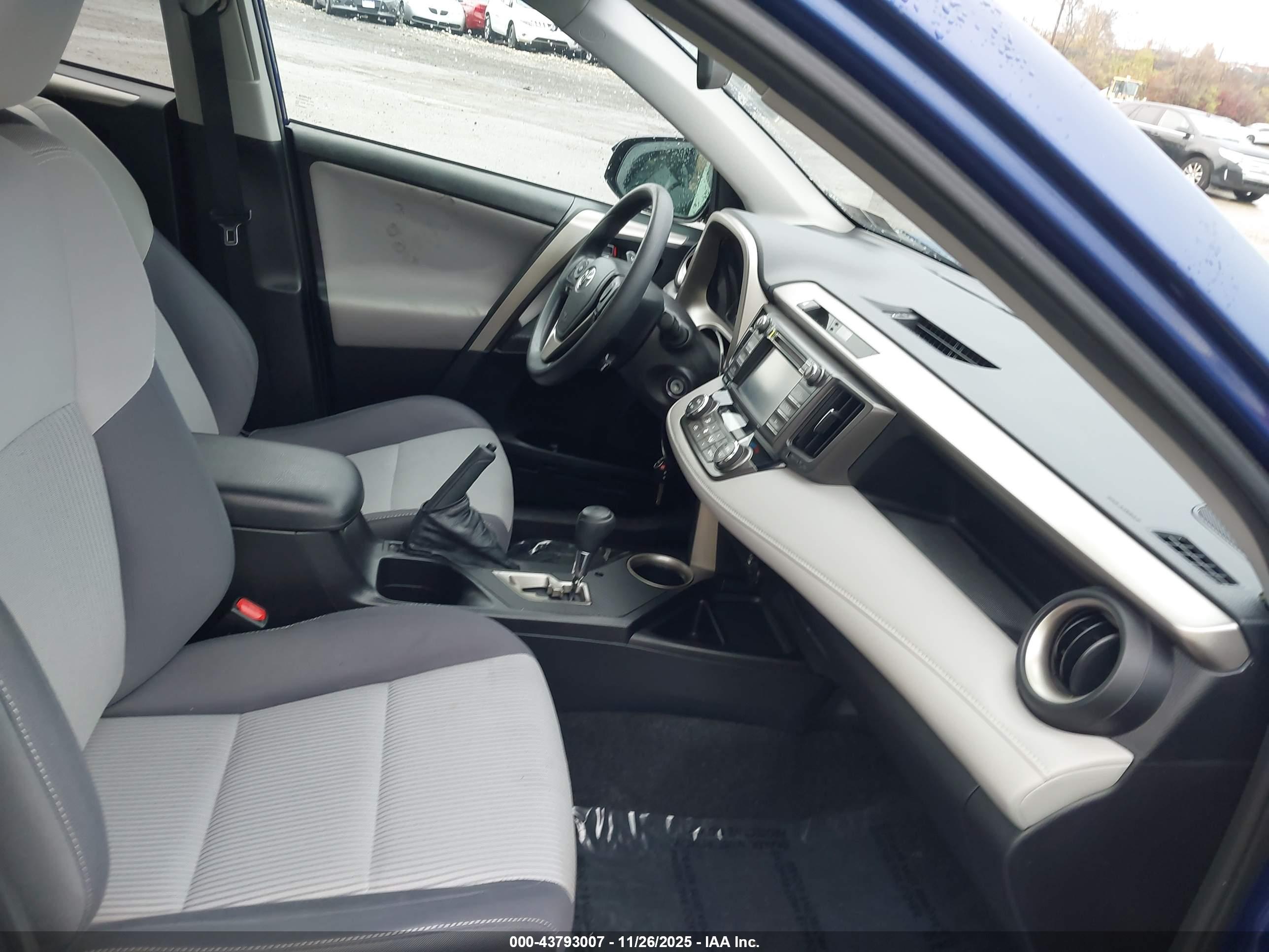 TOYOTA RAV4 image 5