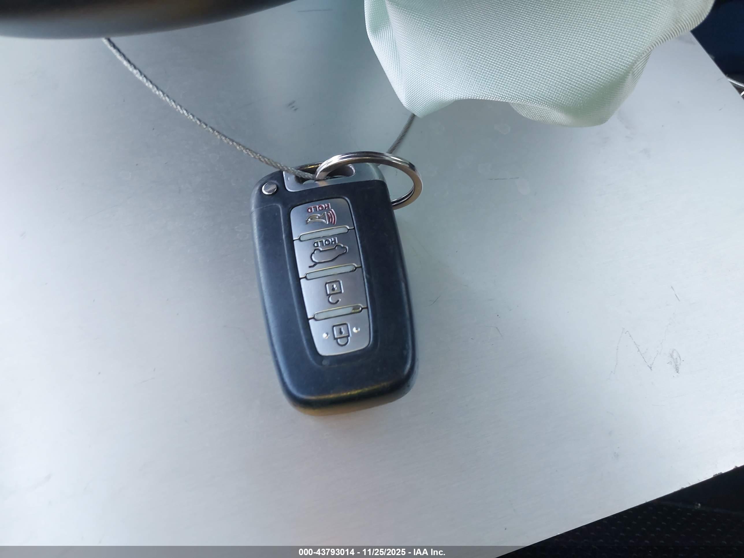 HYUNDAI VELOSTER image 11
