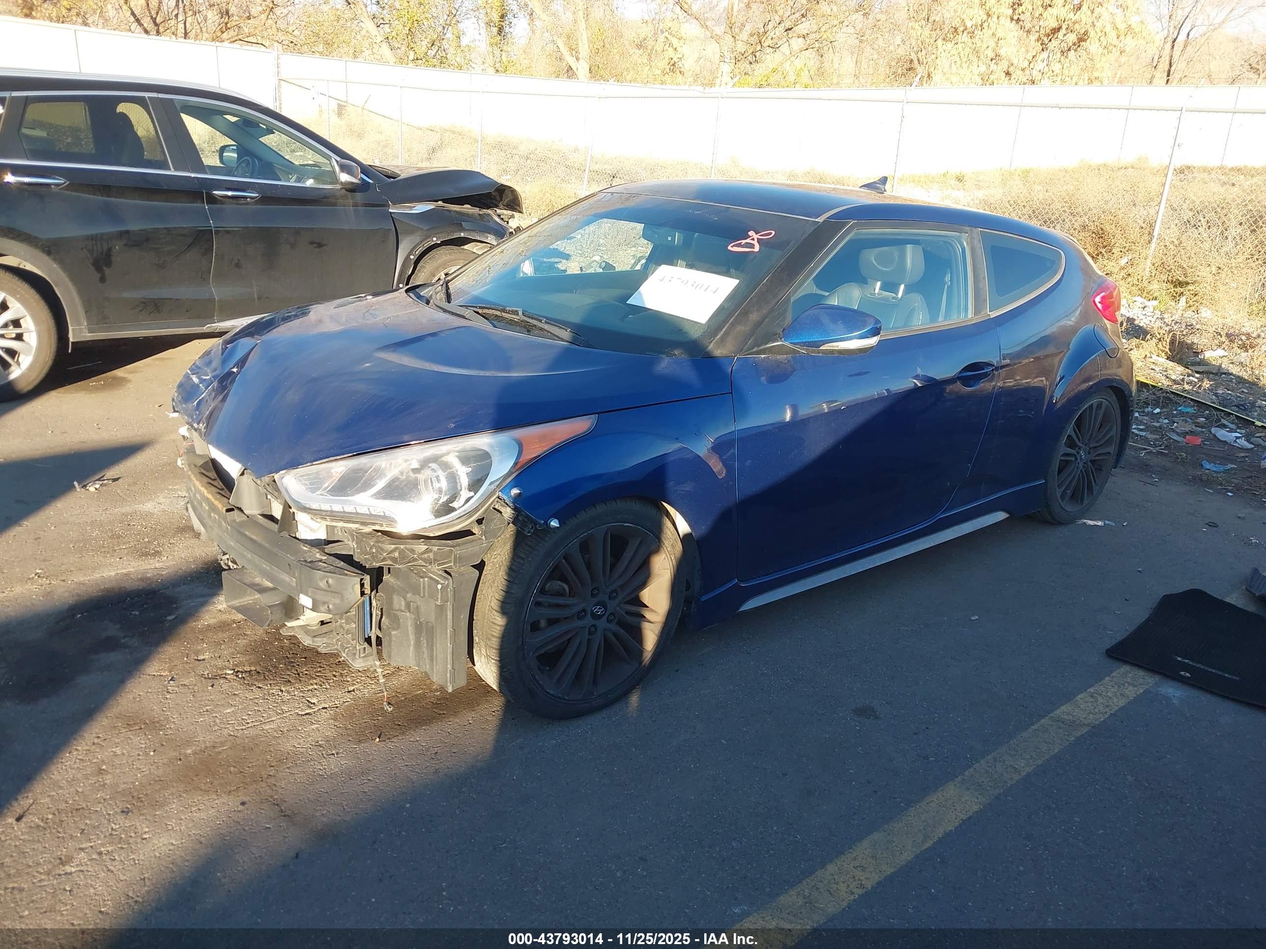 HYUNDAI VELOSTER image 2