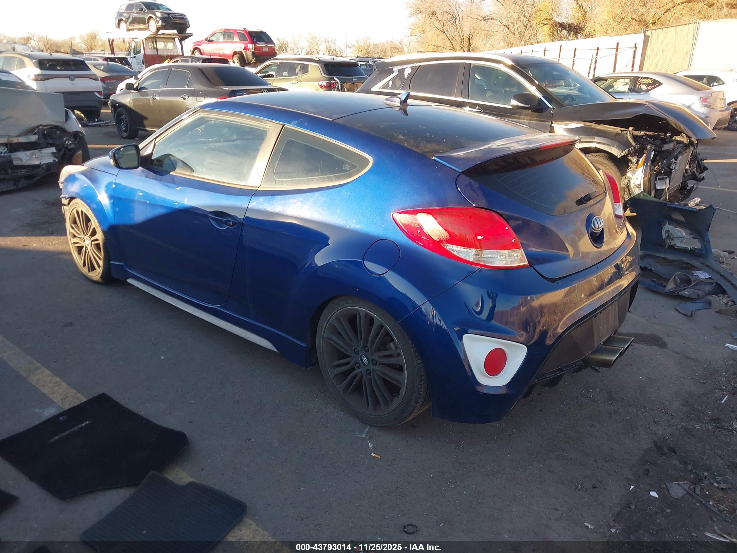 HYUNDAI VELOSTER image 3