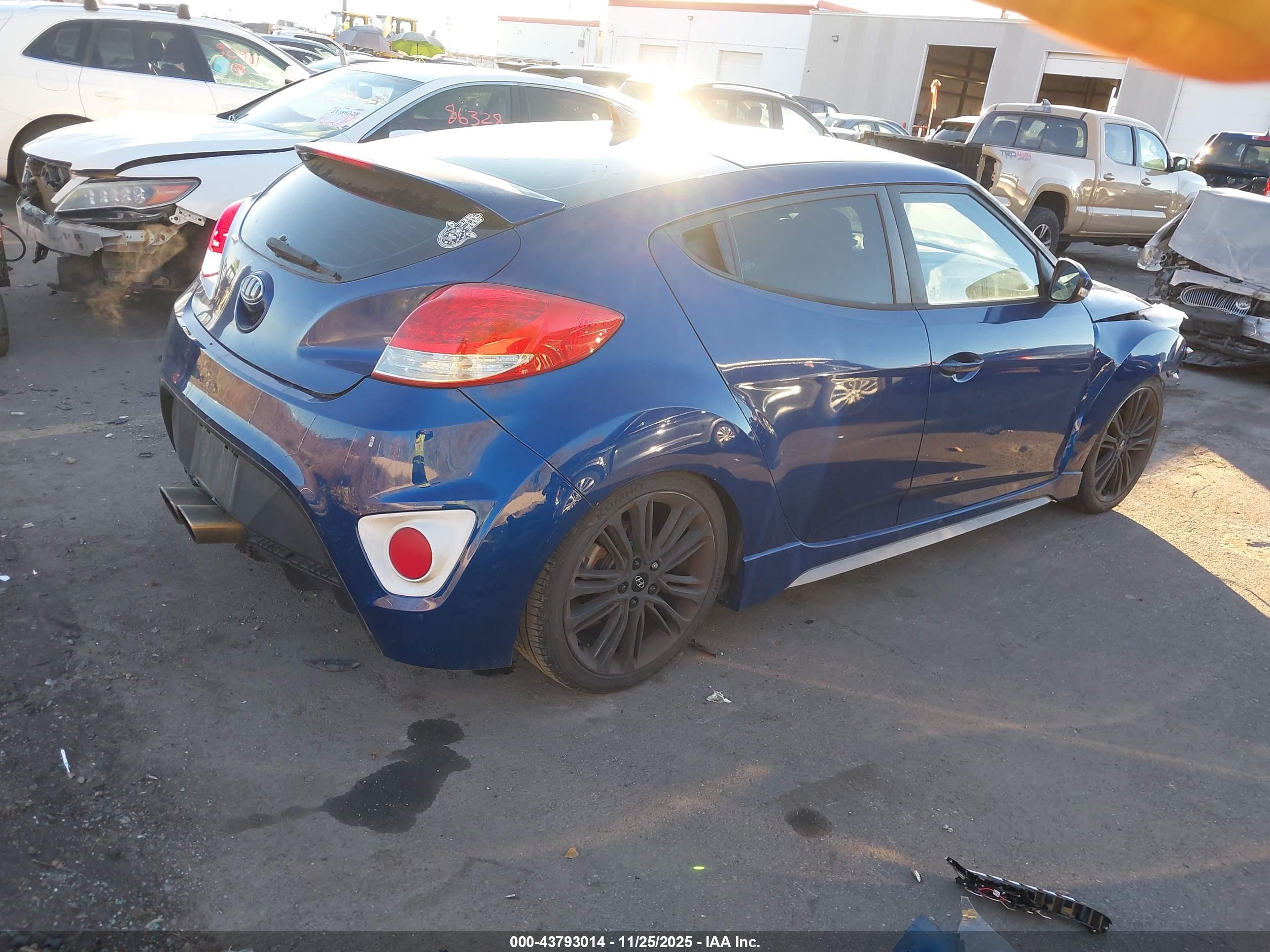 HYUNDAI VELOSTER image 4