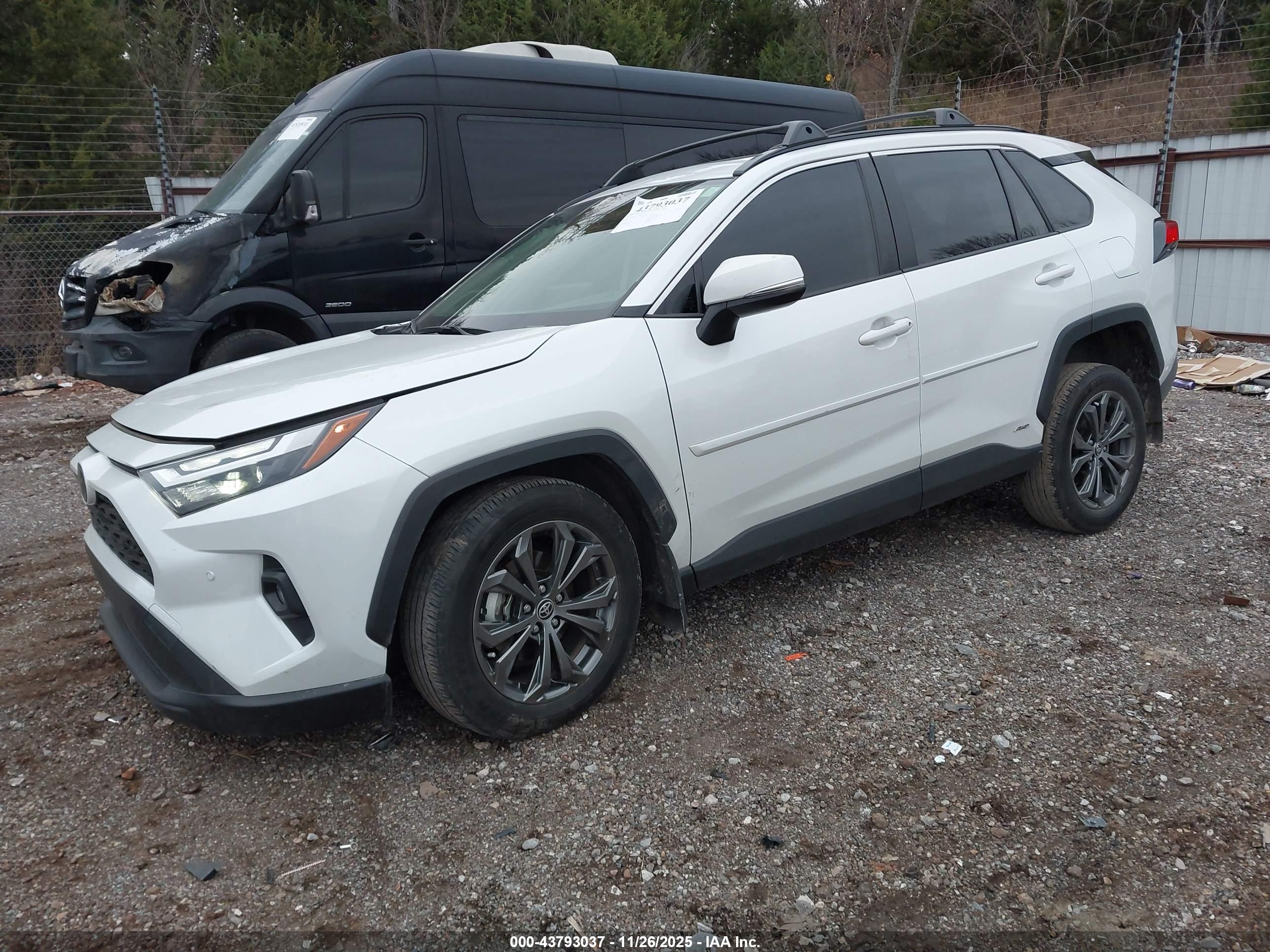 TOYOTA RAV4 image 2