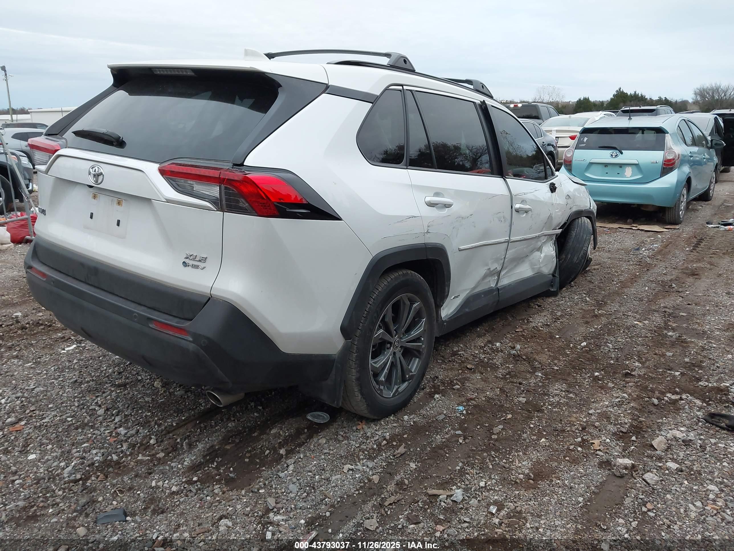 TOYOTA RAV4 image 4