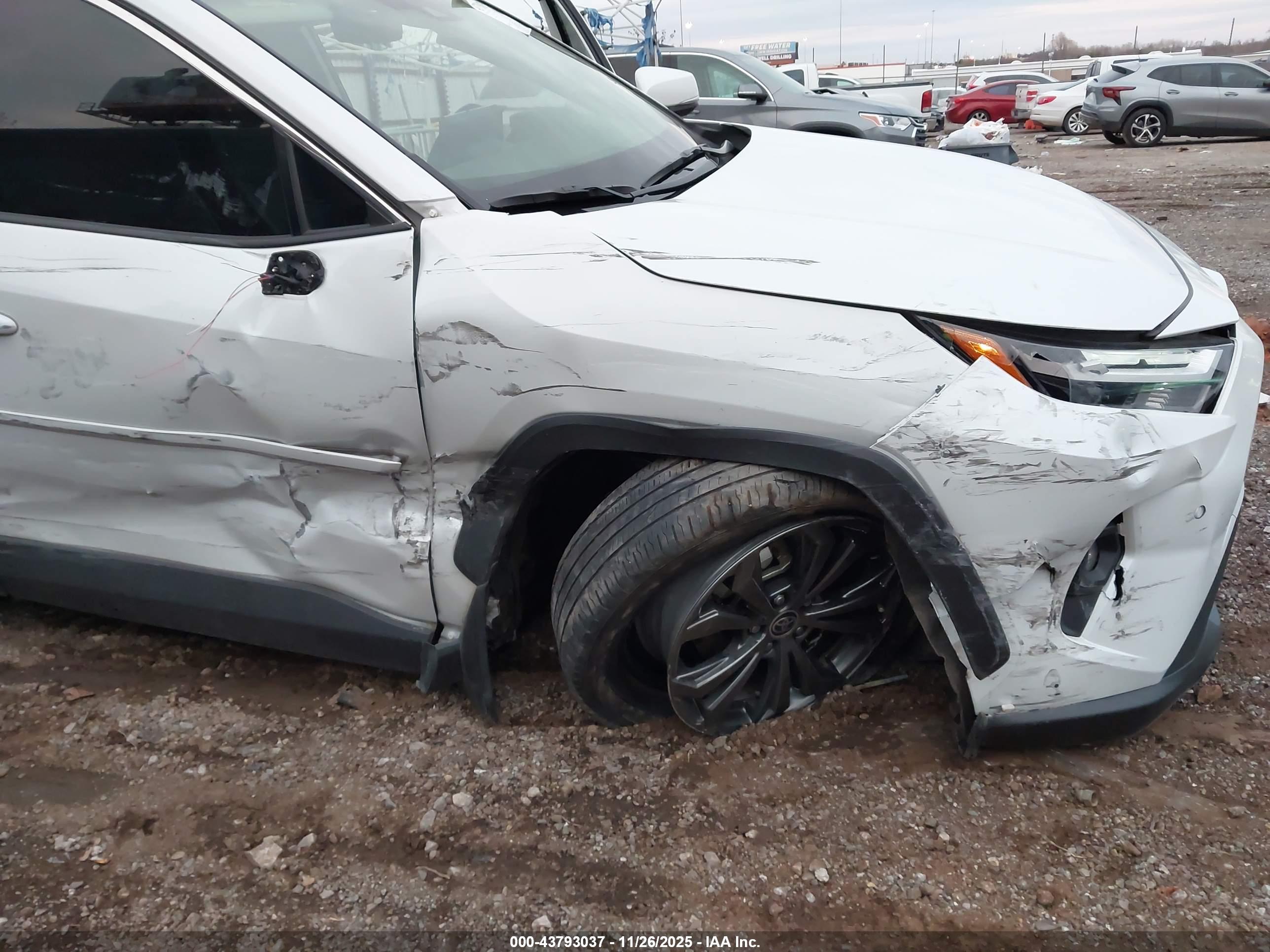 TOYOTA RAV4 image 6