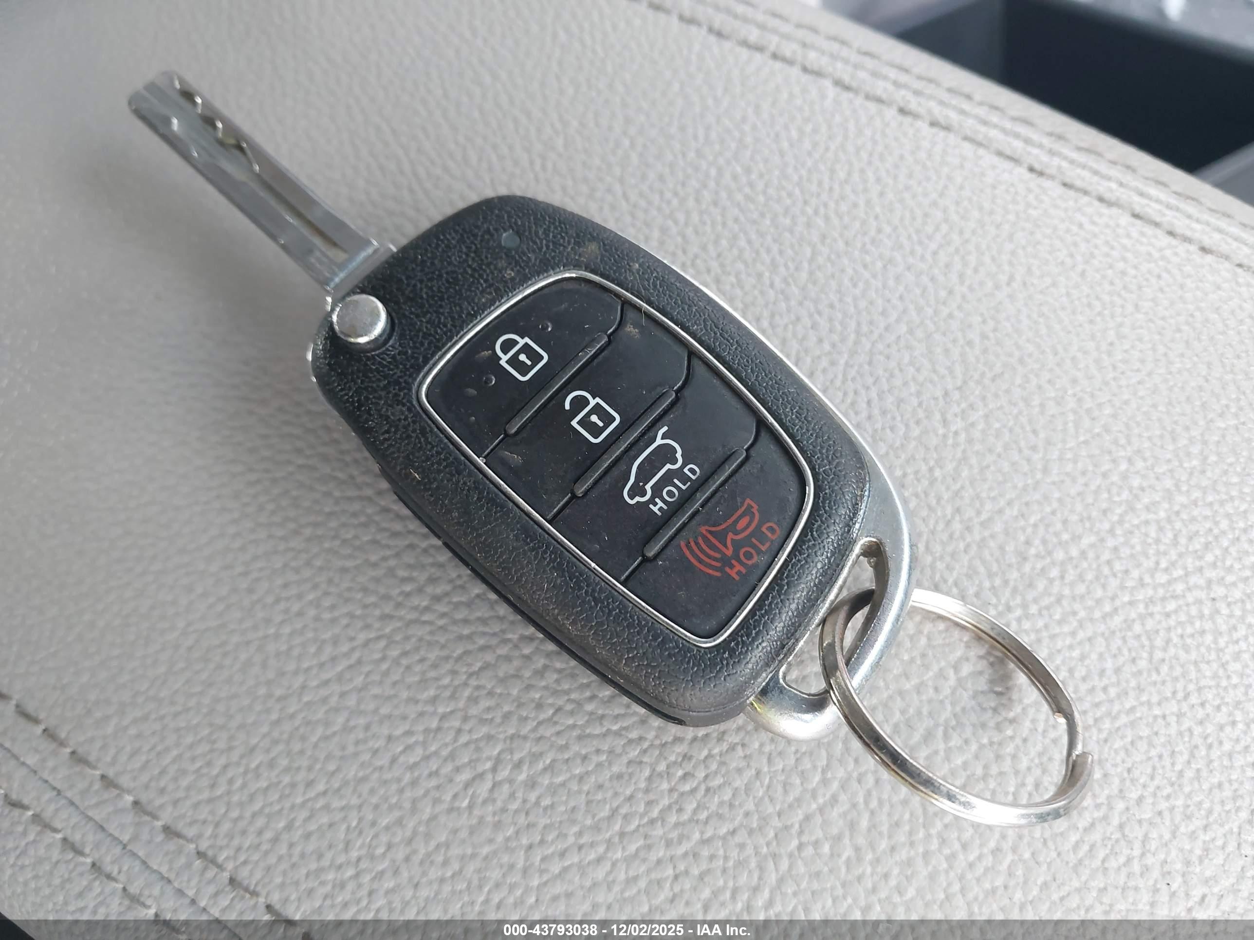 HYUNDAI TUCSON image 11