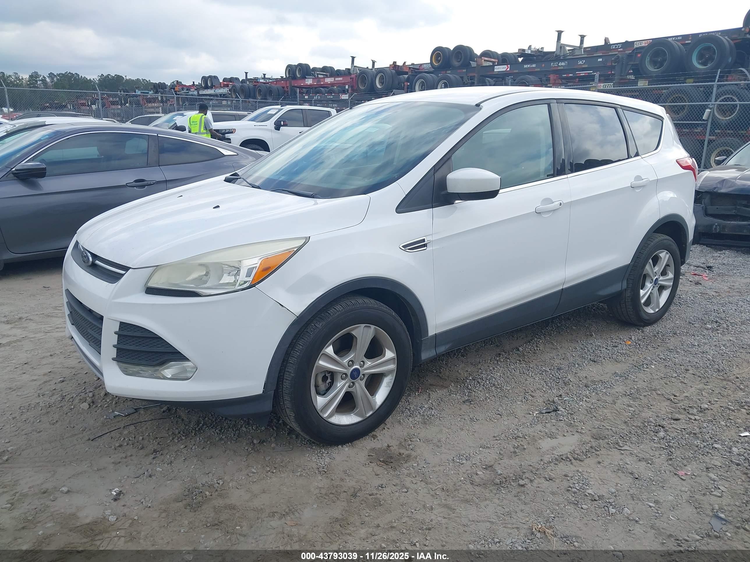 FORD ESCAPE image 2