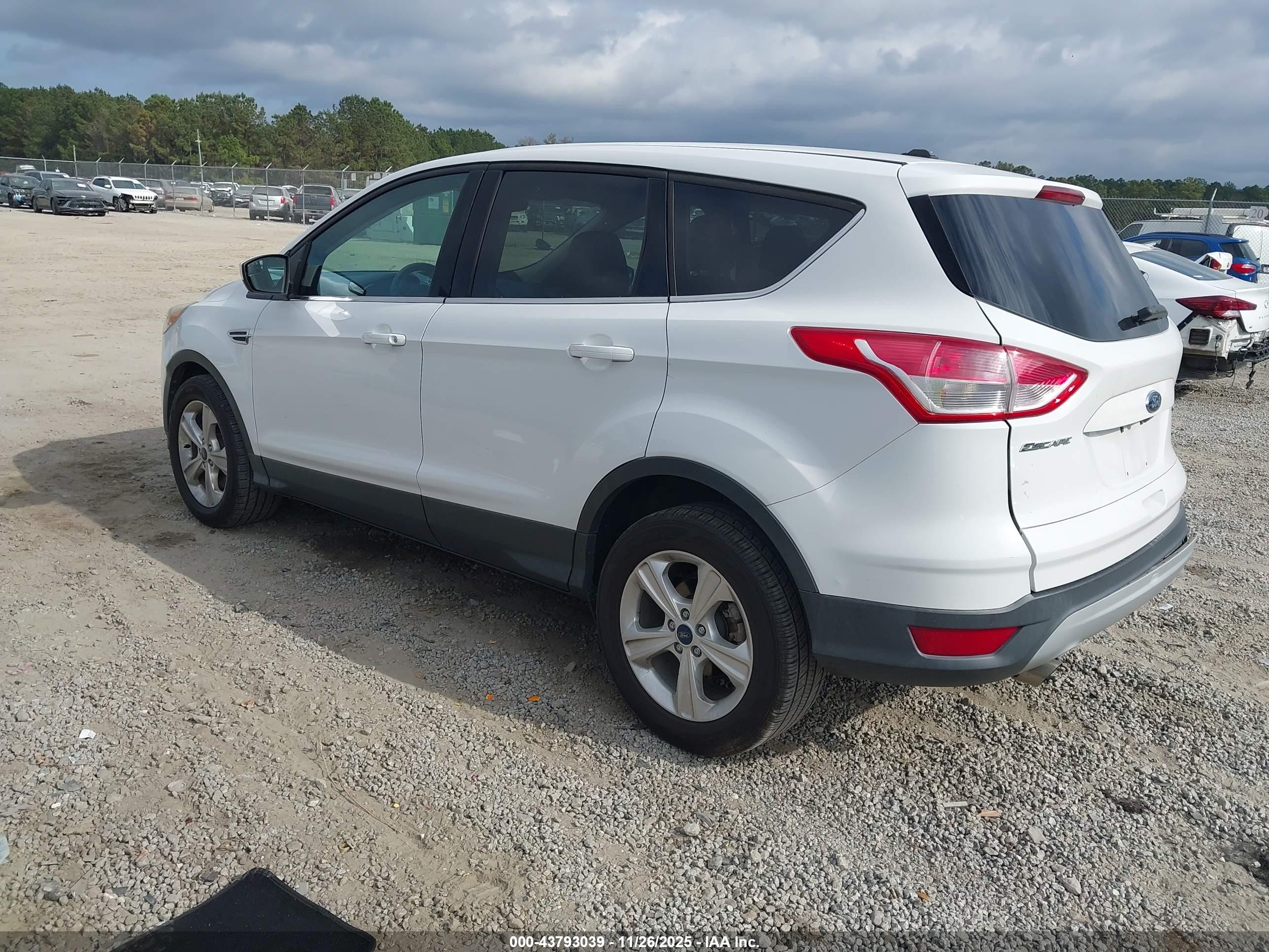 FORD ESCAPE image 3