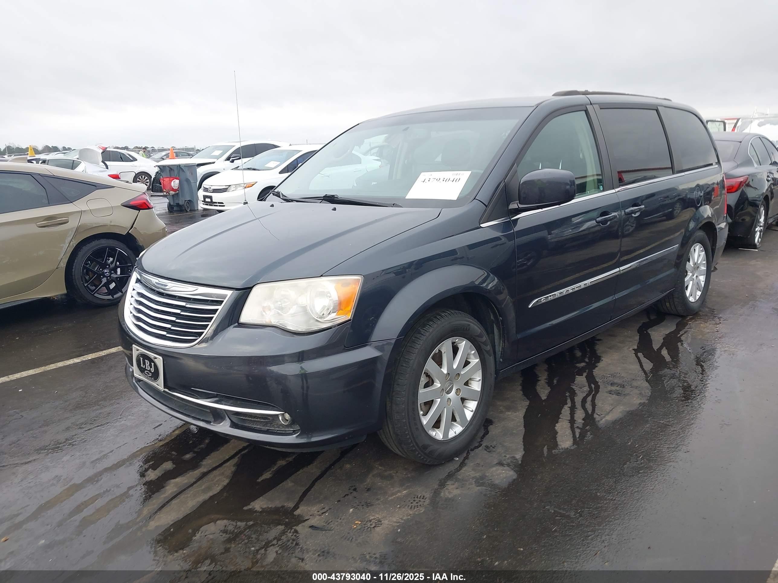 CHRYSLER TOWN image 2