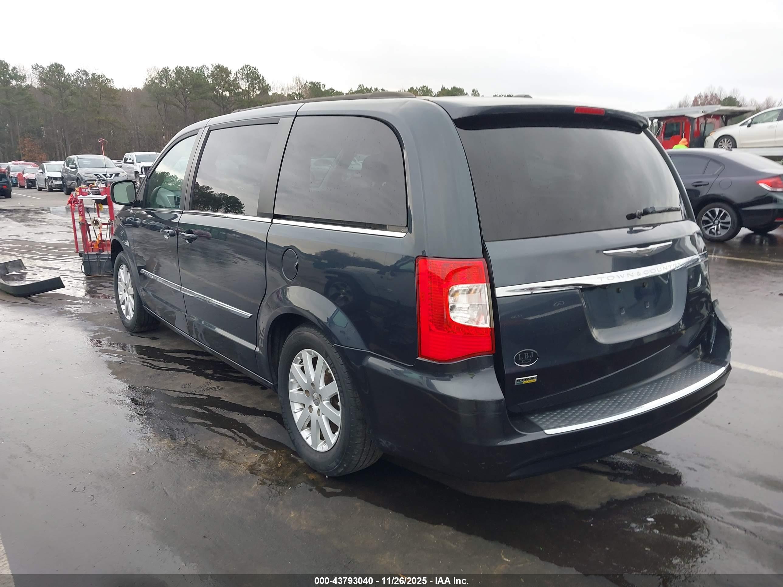 CHRYSLER TOWN image 3