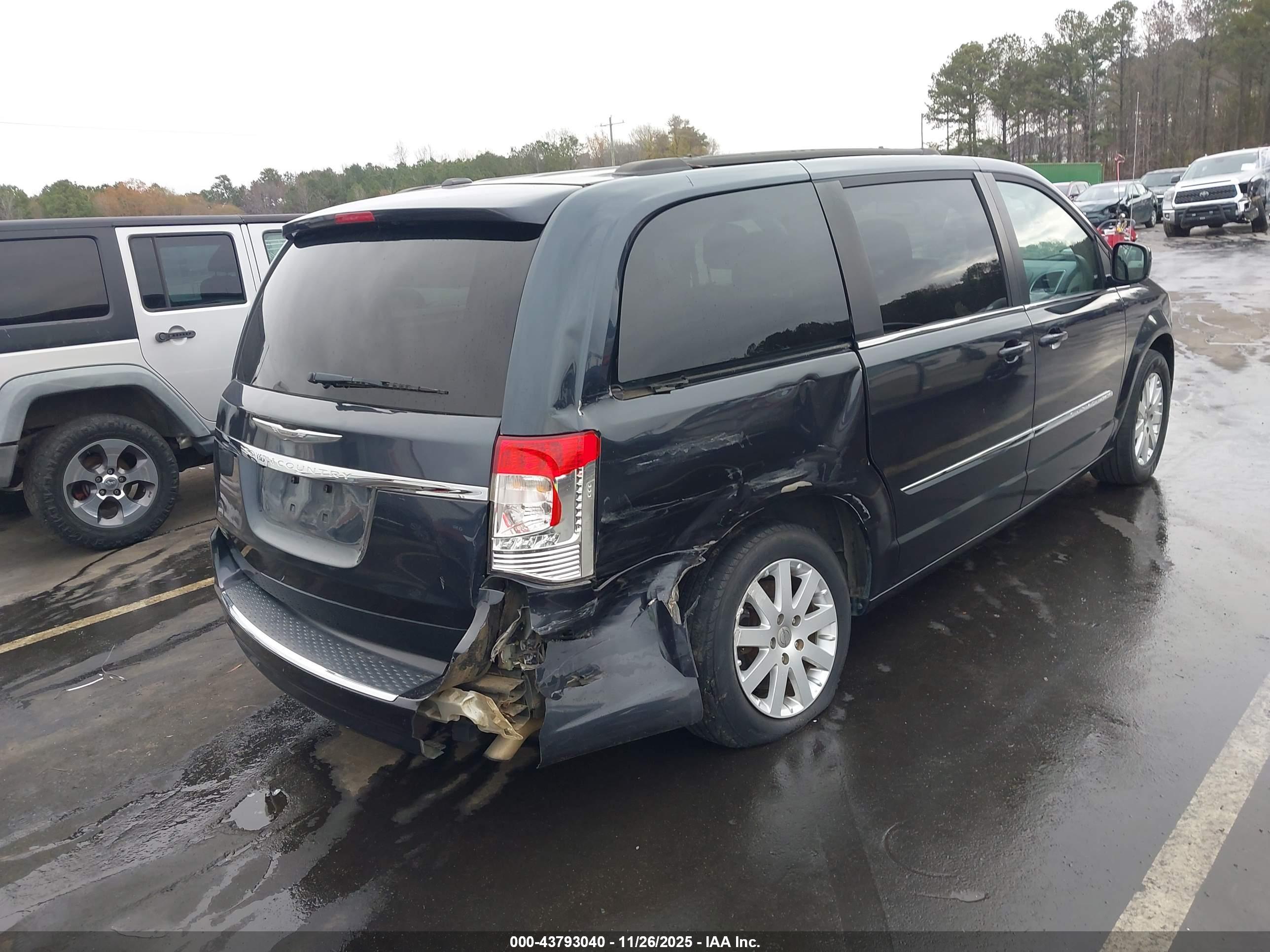 CHRYSLER TOWN image 4