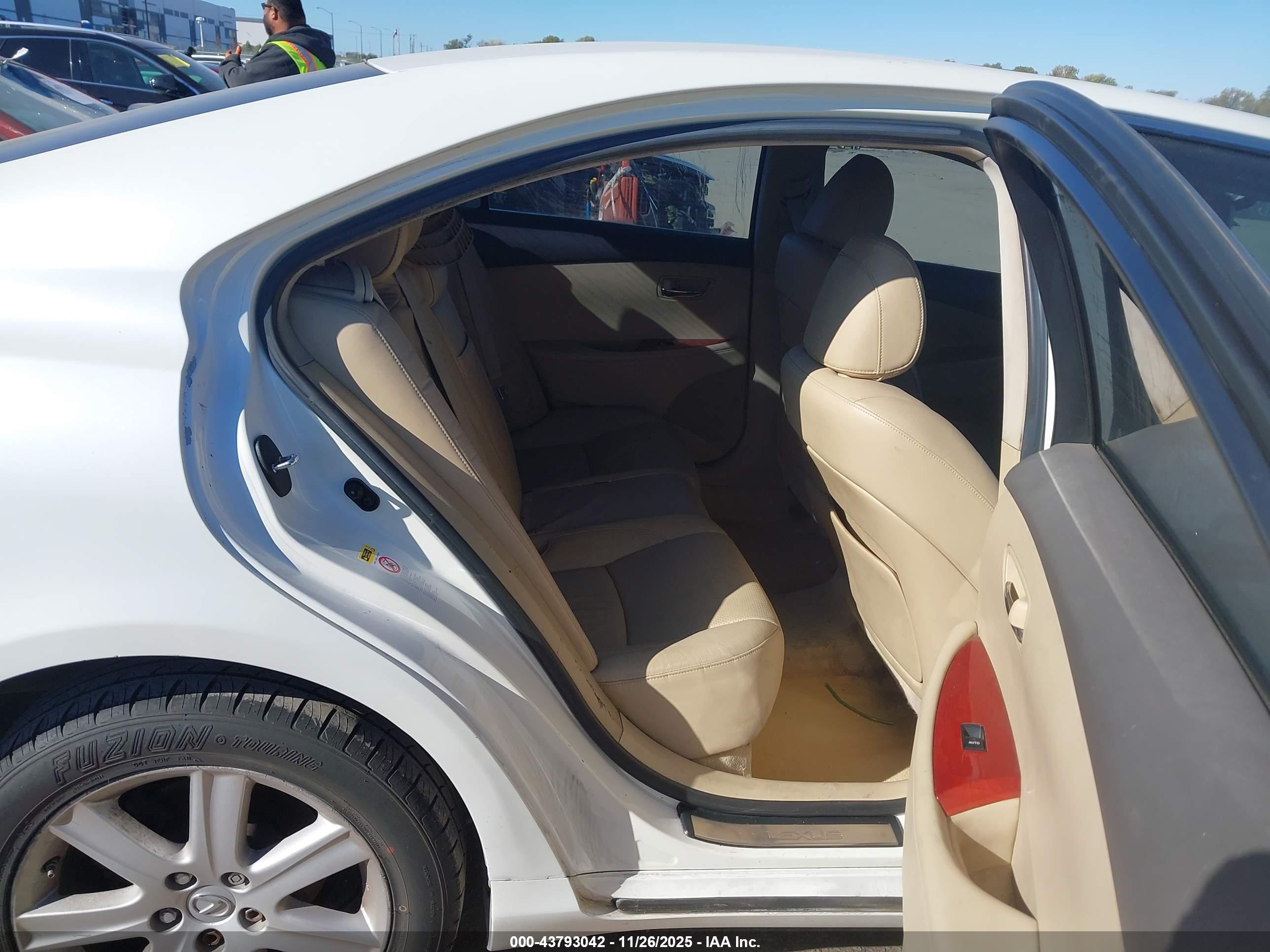 LEXUS ES image 8