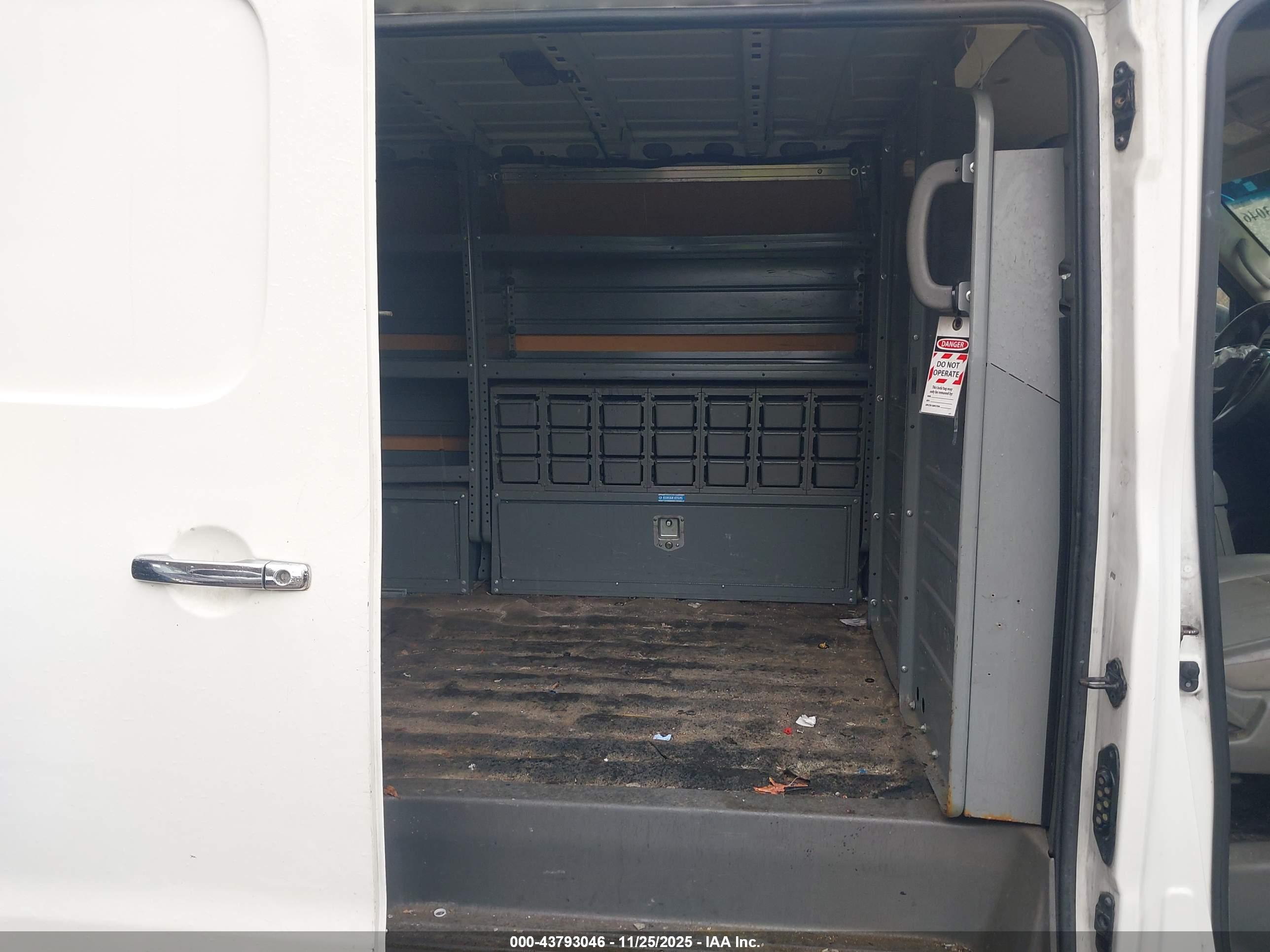 NISSAN NV image 8