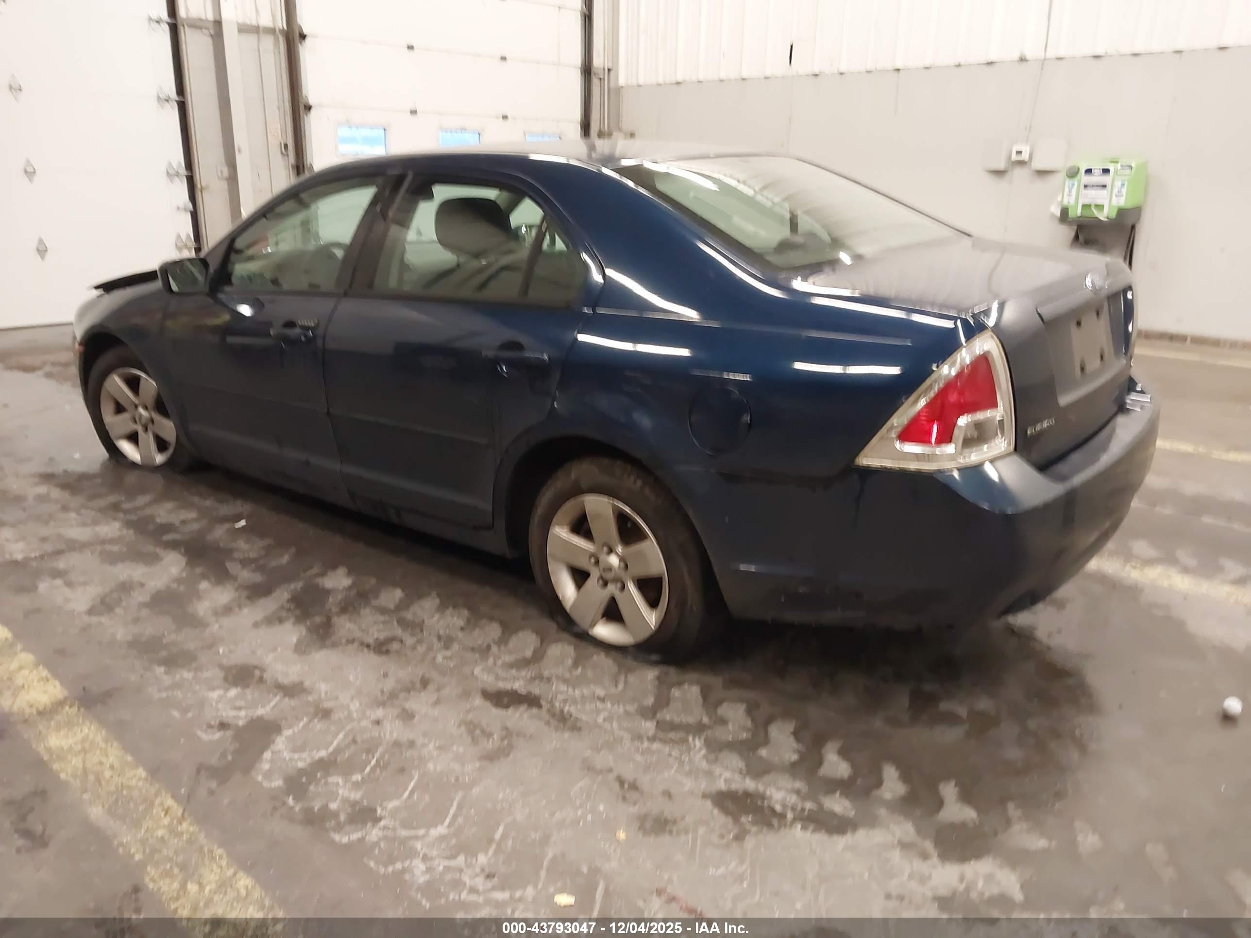 FORD FUSION image 3