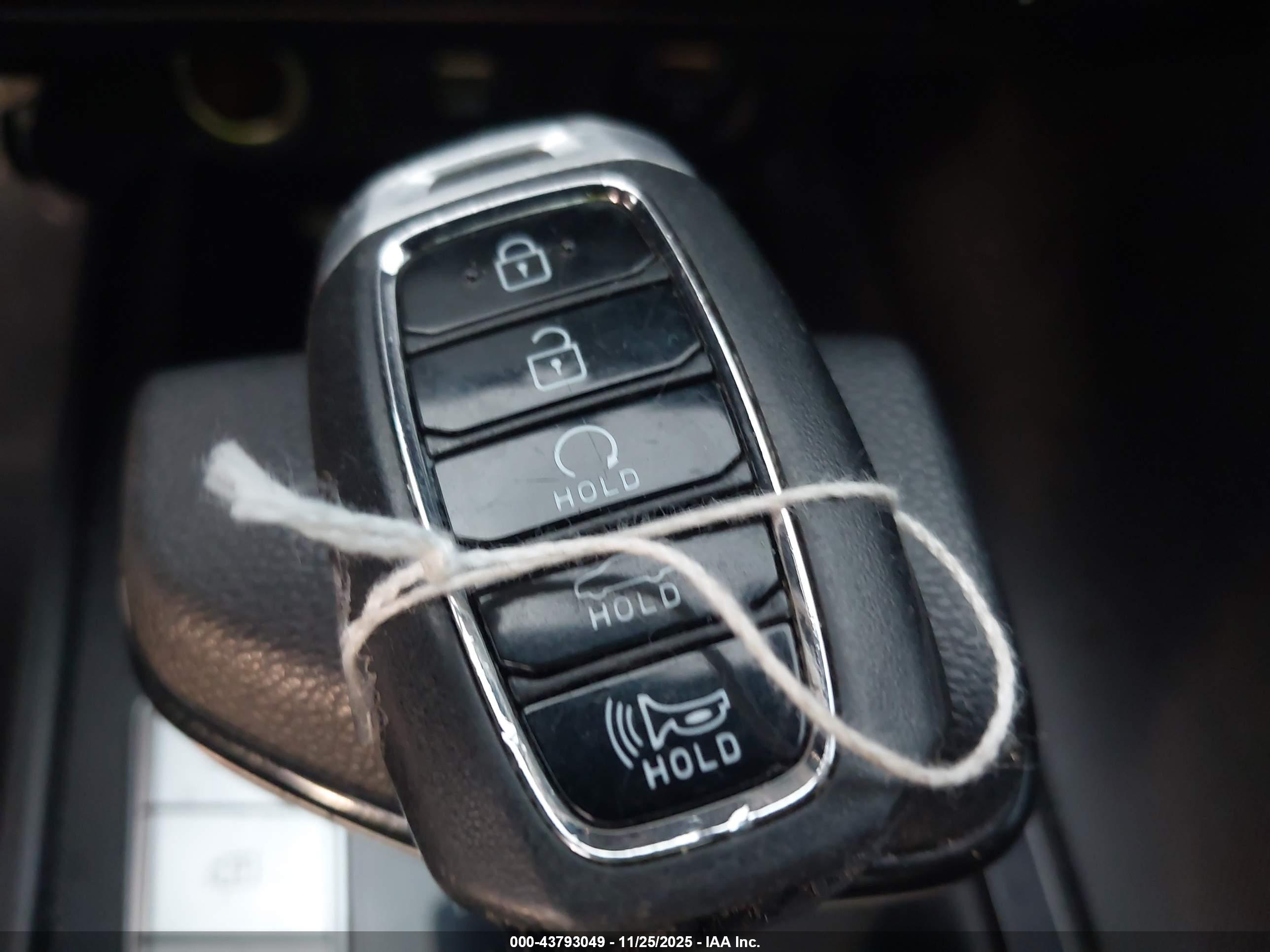 HYUNDAI ELANTRA image 11