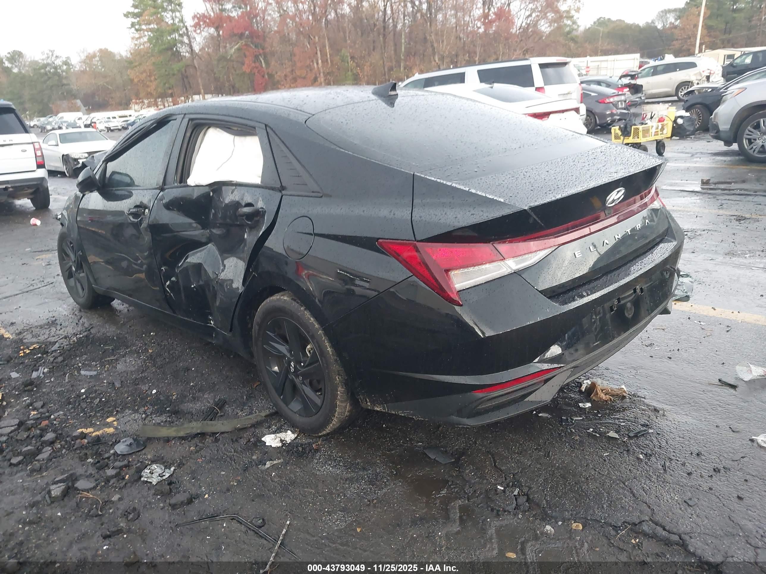 HYUNDAI ELANTRA image 3