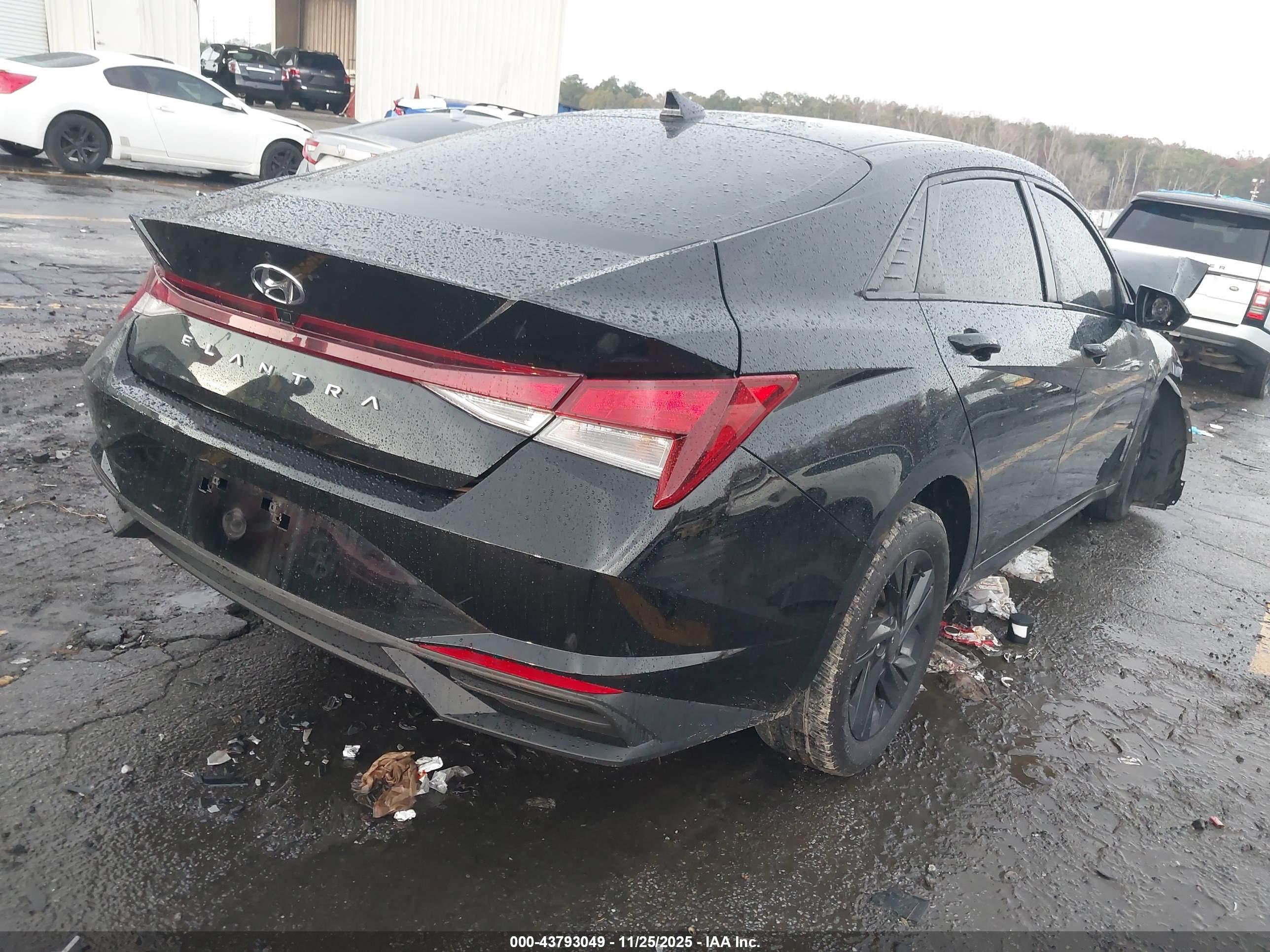 HYUNDAI ELANTRA image 4