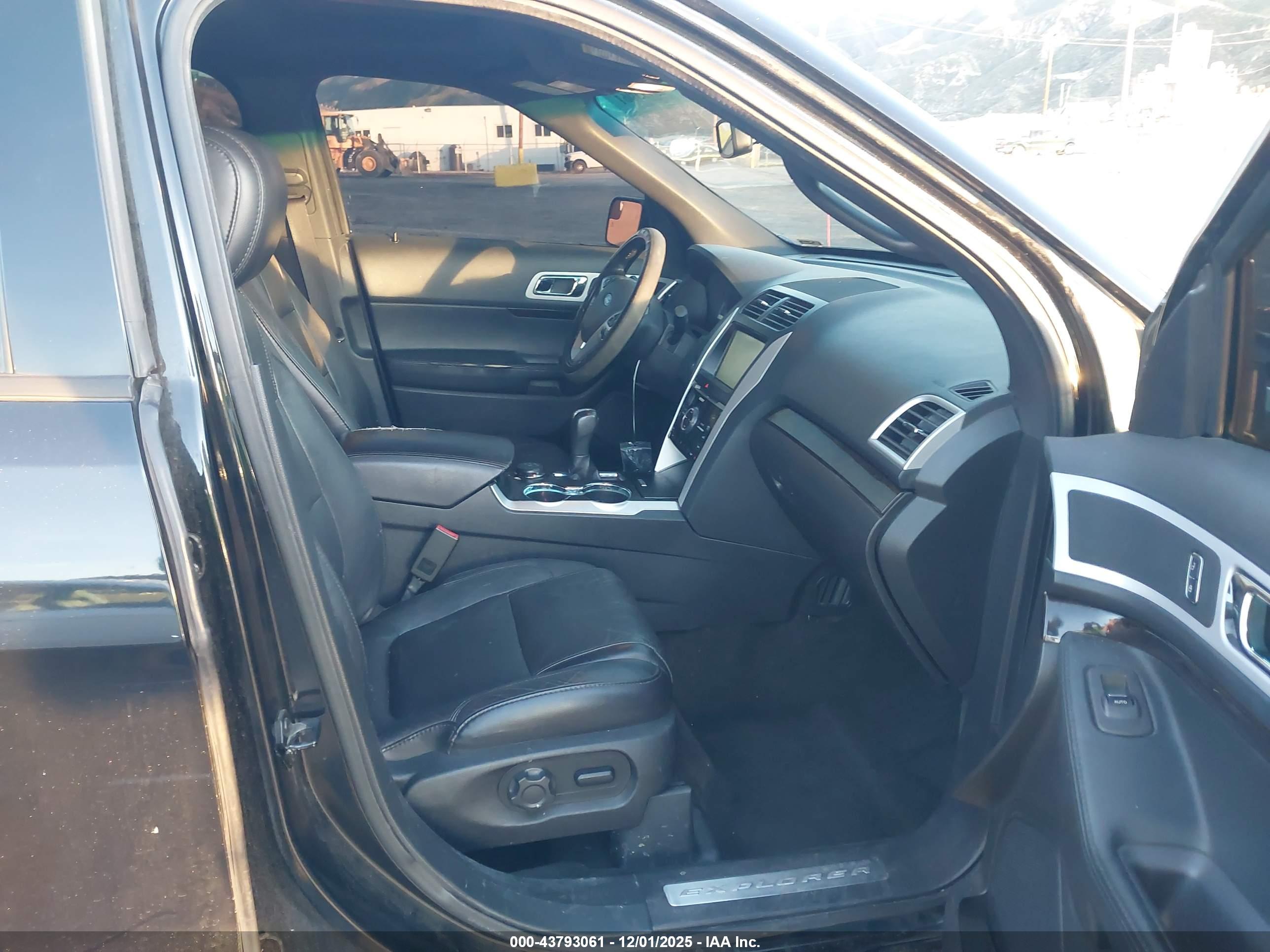 FORD EXPLORER image 5
