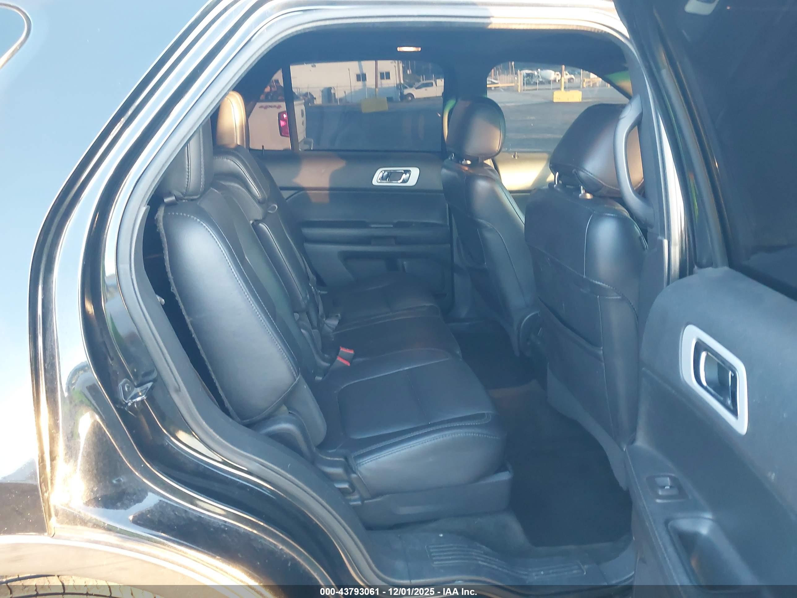 FORD EXPLORER image 8