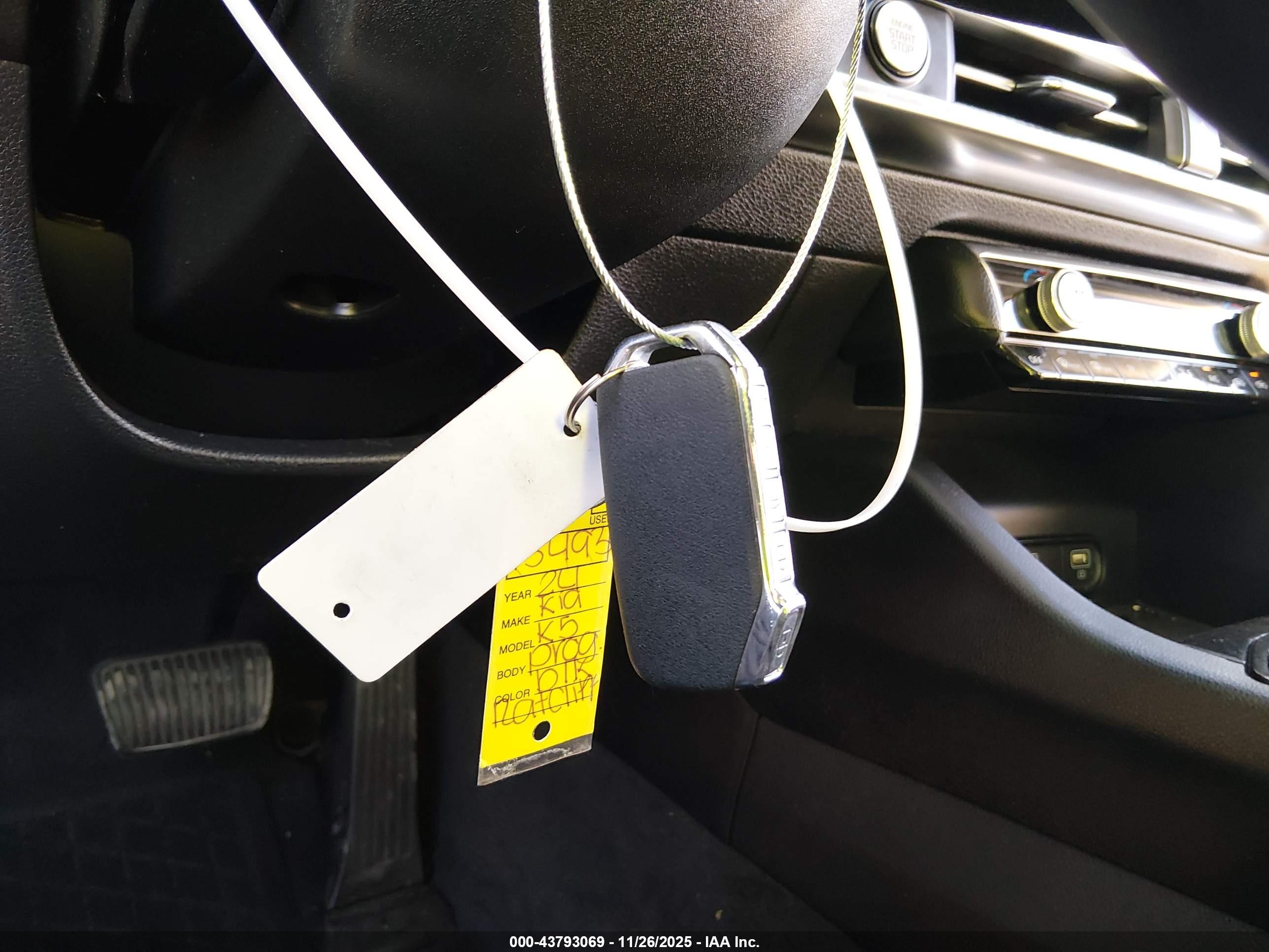 KIA K5 image 11