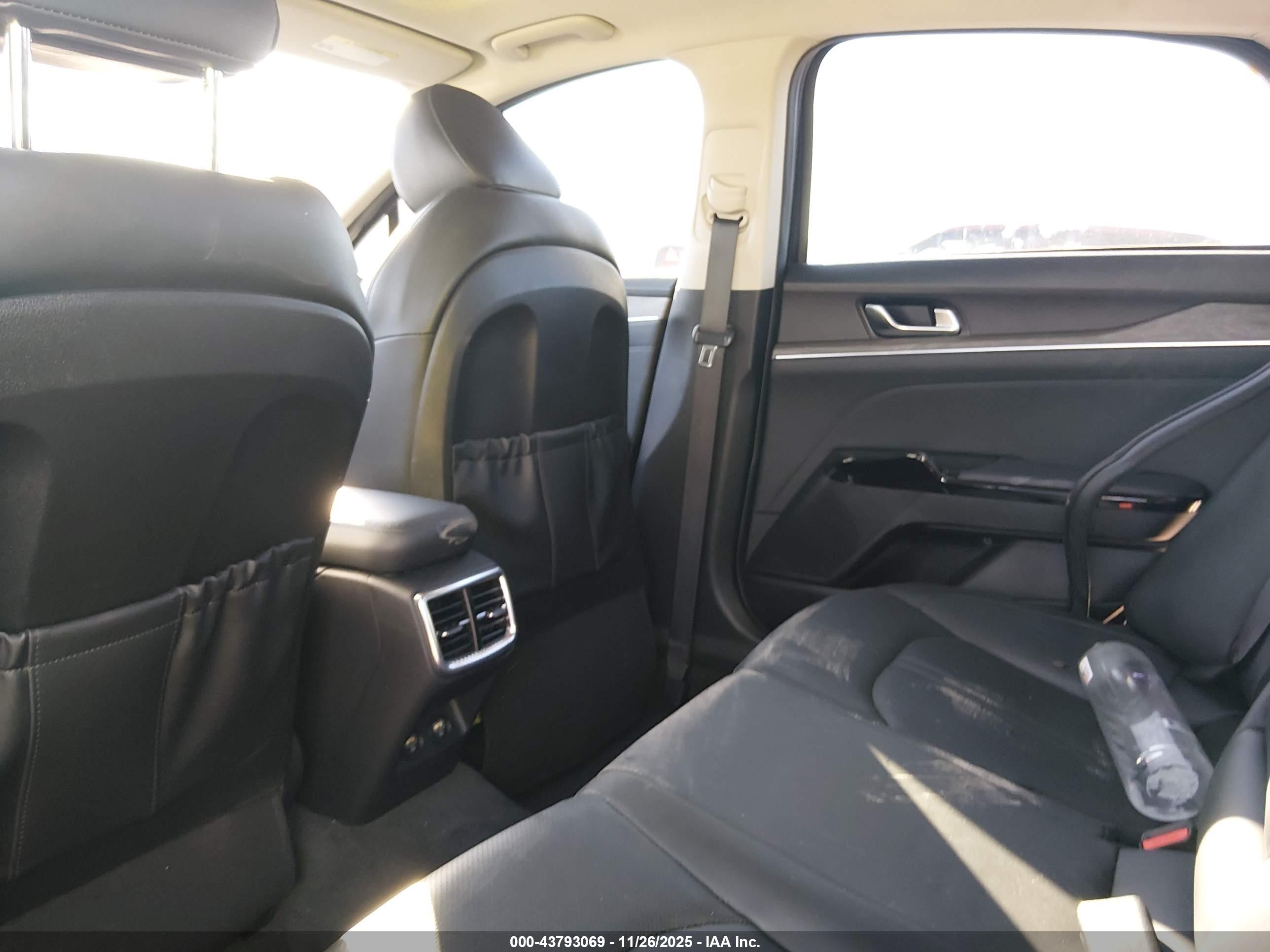 KIA K5 image 8