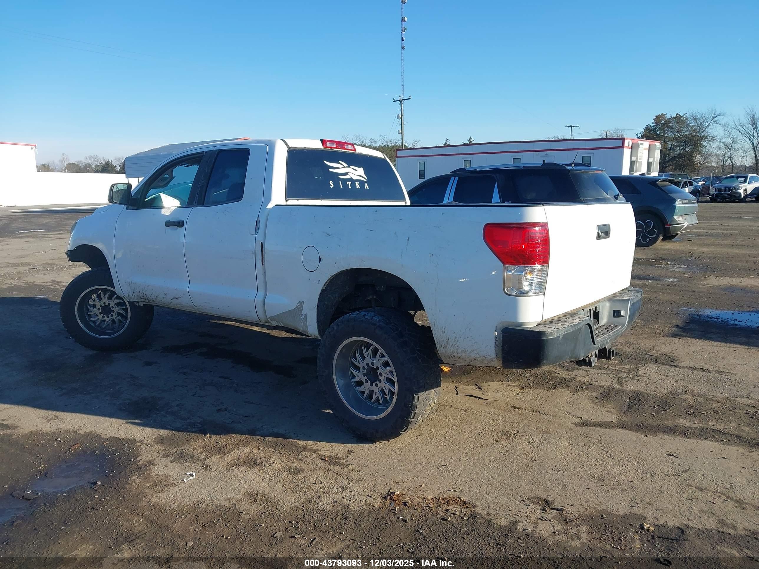 TOYOTA TUNDRA image 3