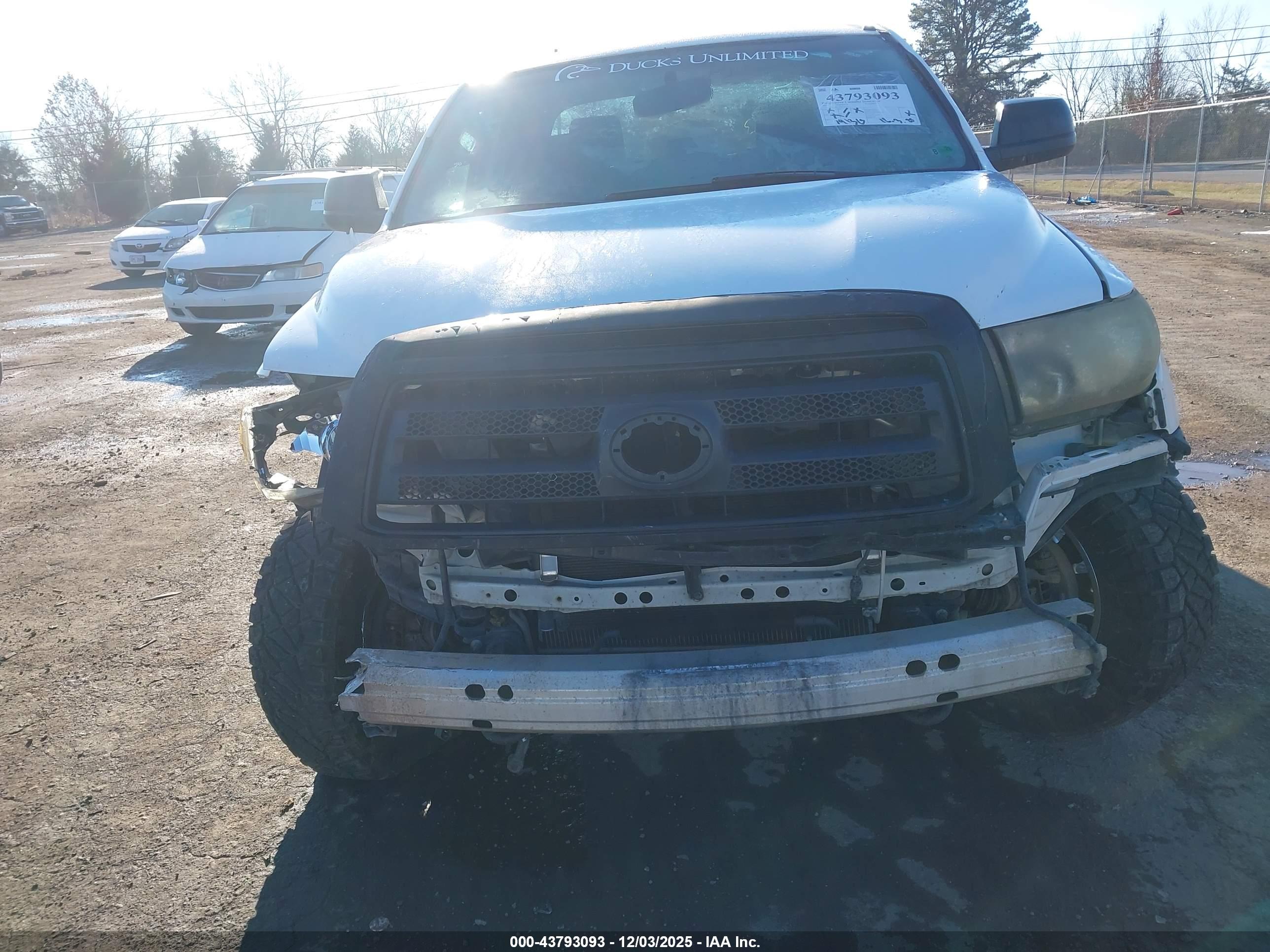TOYOTA TUNDRA image 6
