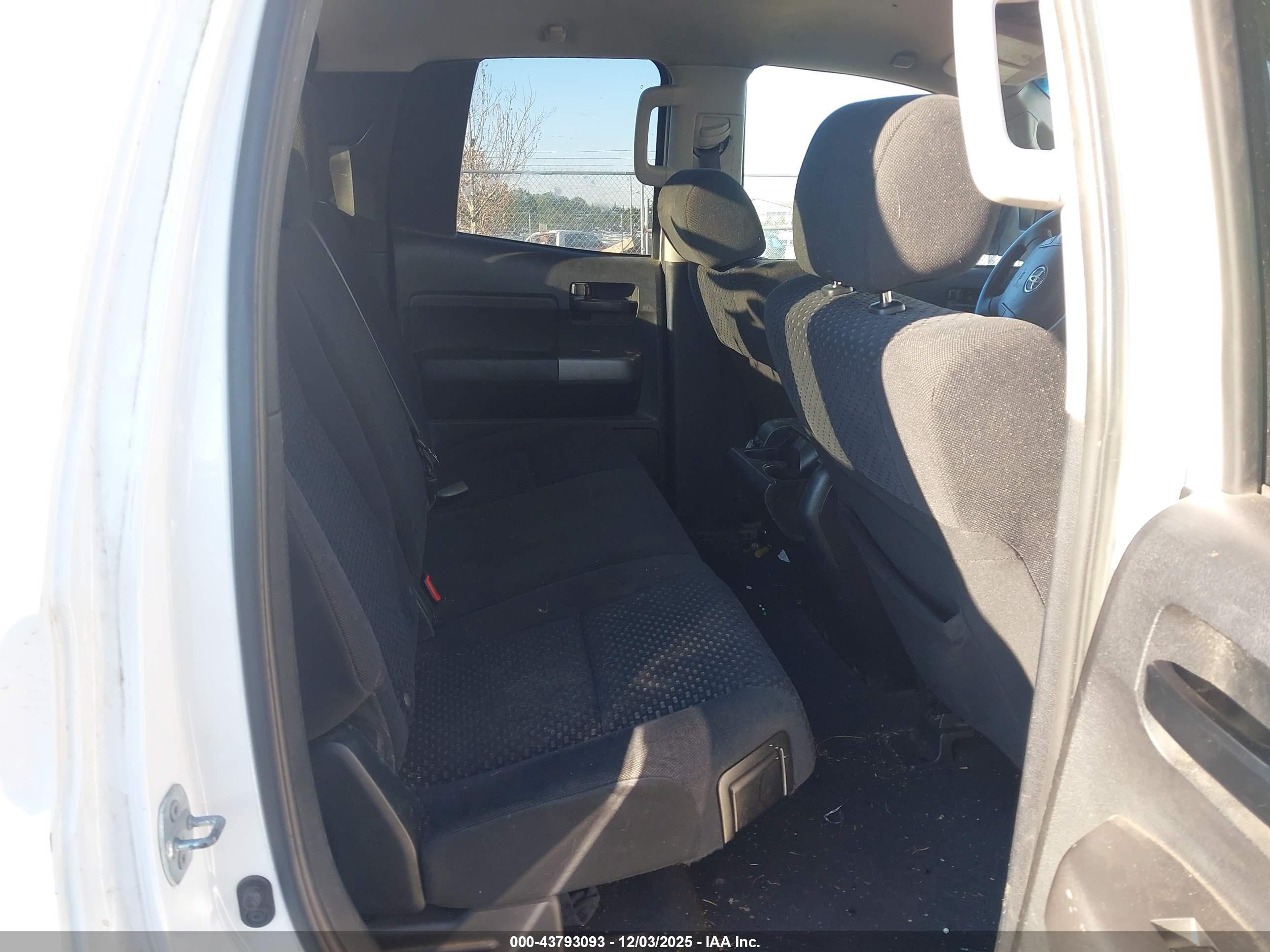 TOYOTA TUNDRA image 8