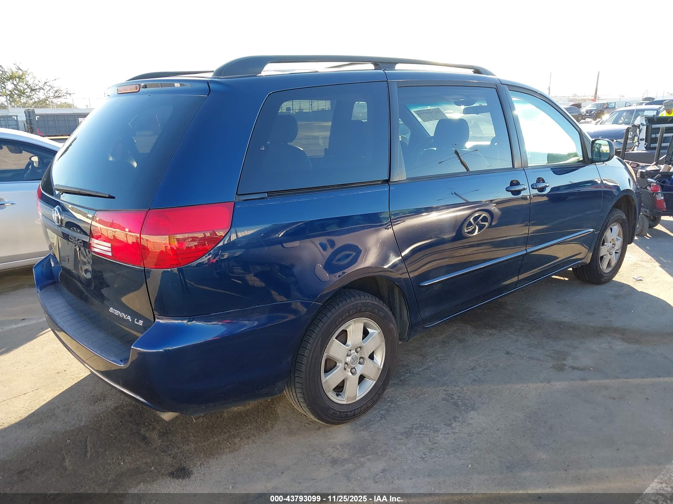 TOYOTA SIENNA image 4