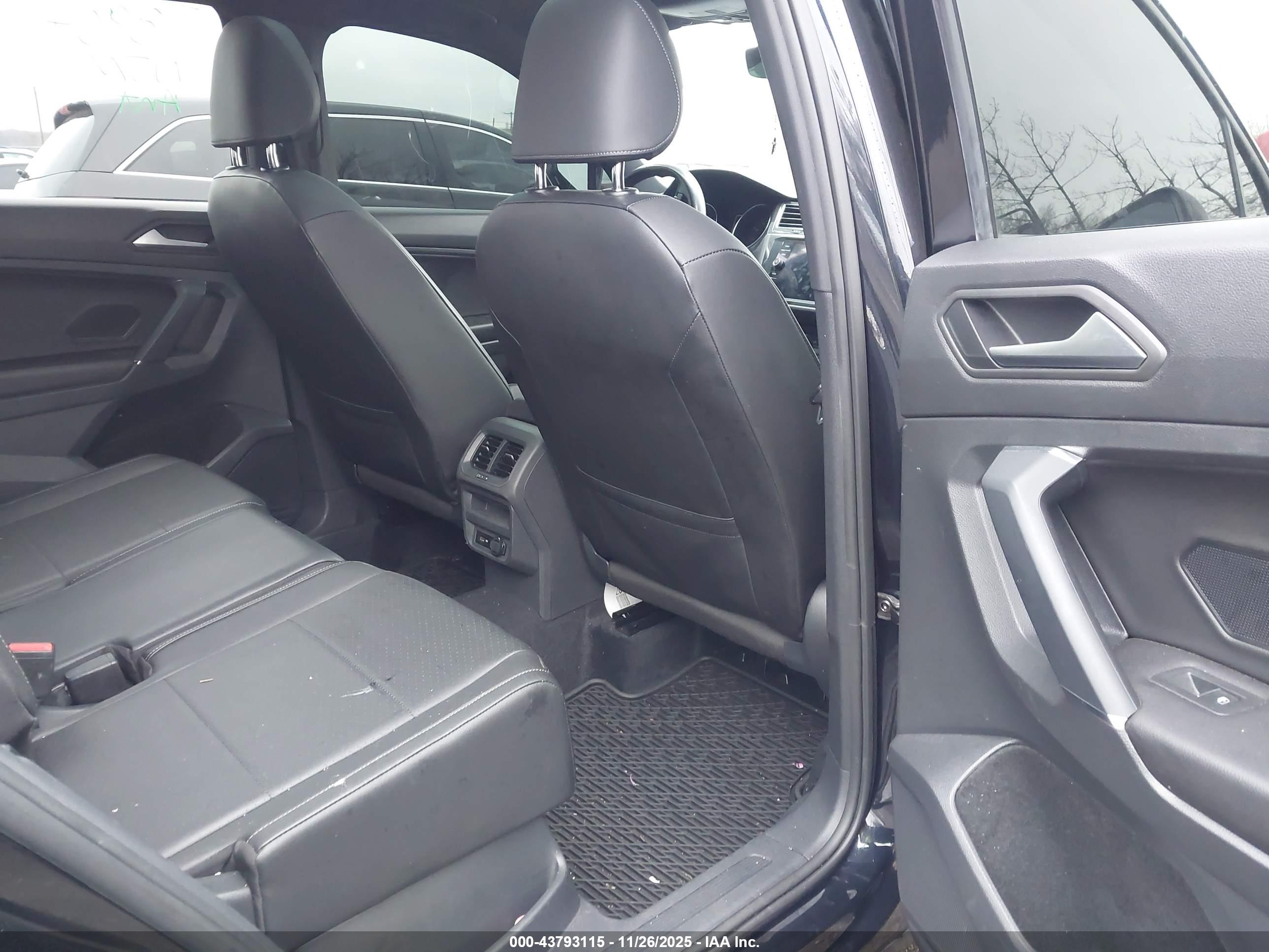 VOLKSWAGEN TIGUAN image 8