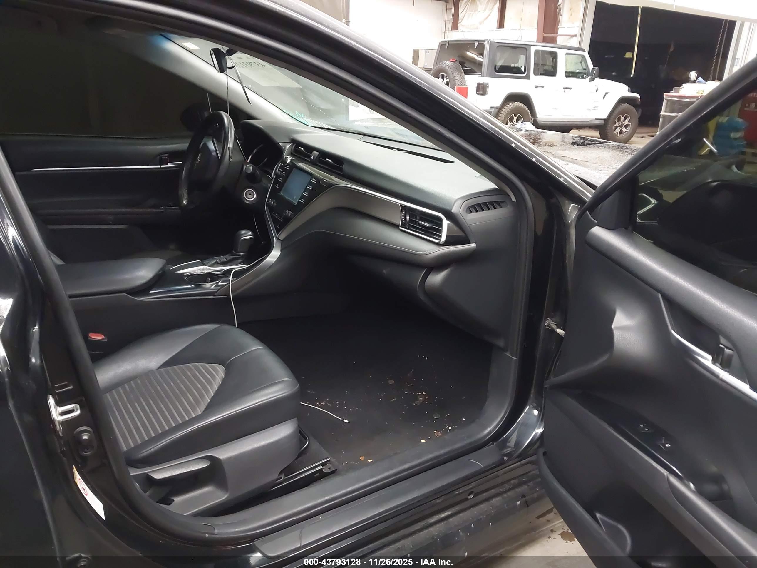 TOYOTA CAMRY image 5