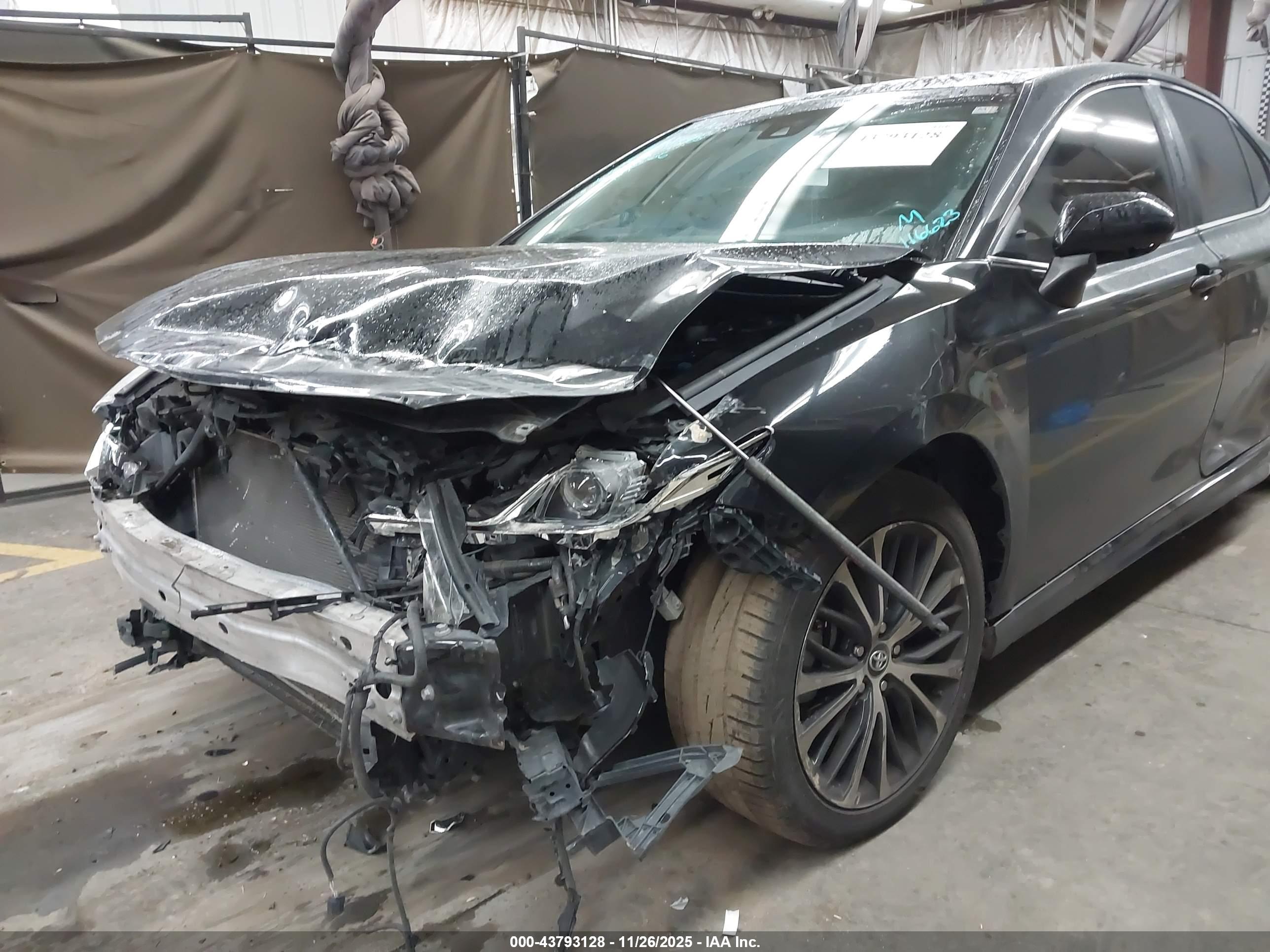 TOYOTA CAMRY image 6