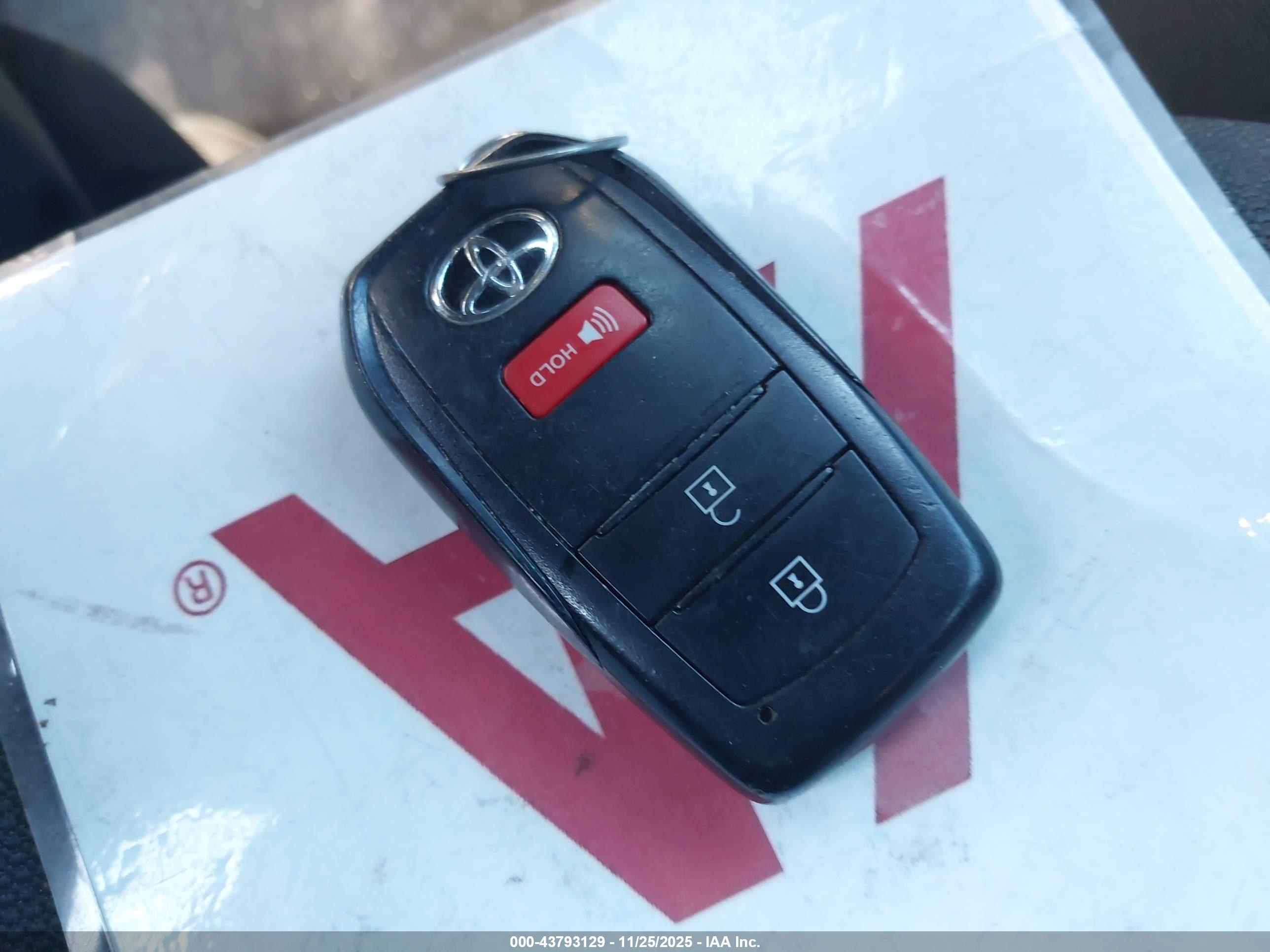 TOYOTA COROLLA image 11