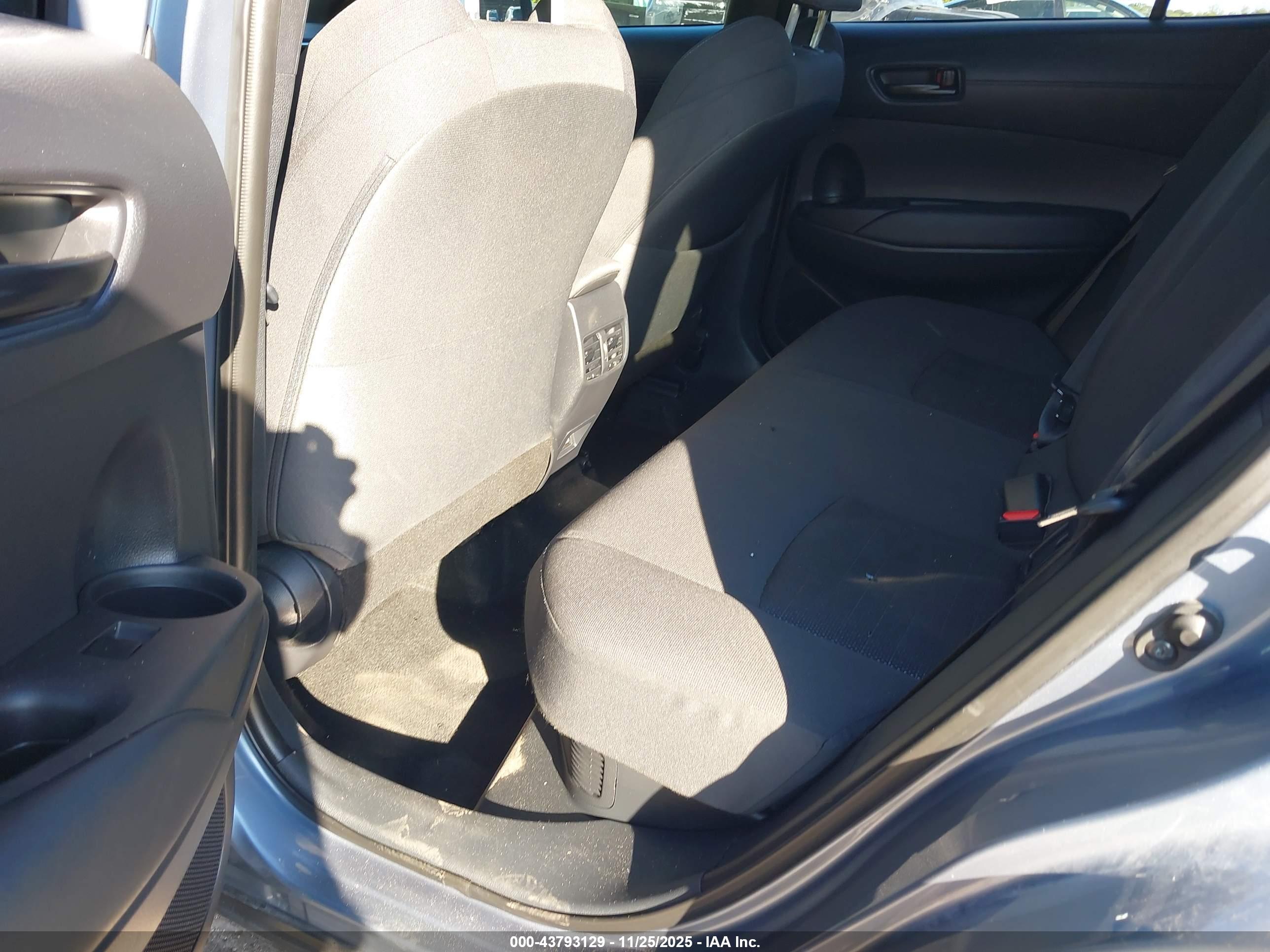 TOYOTA COROLLA image 8