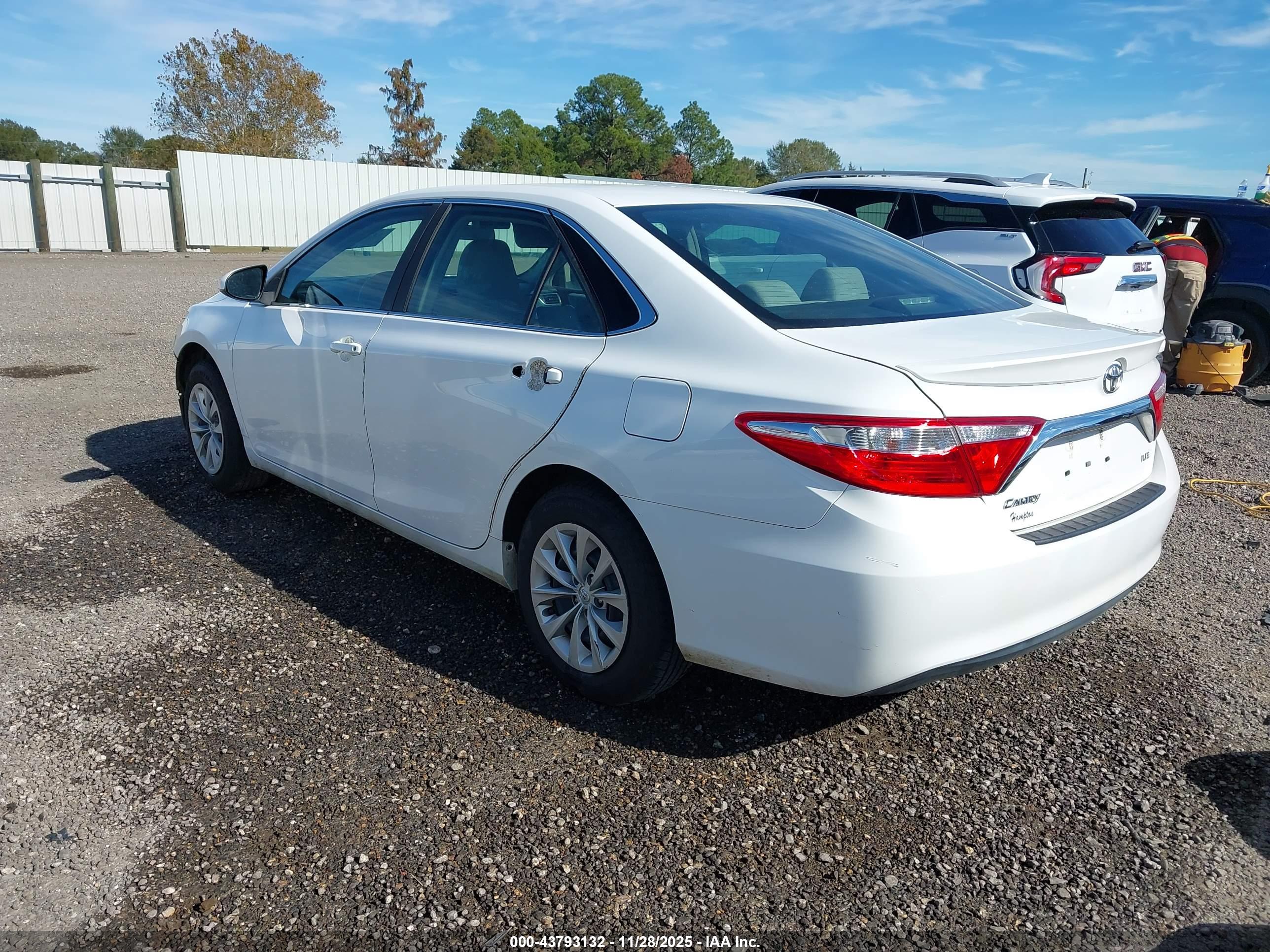 TOYOTA CAMRY image 3