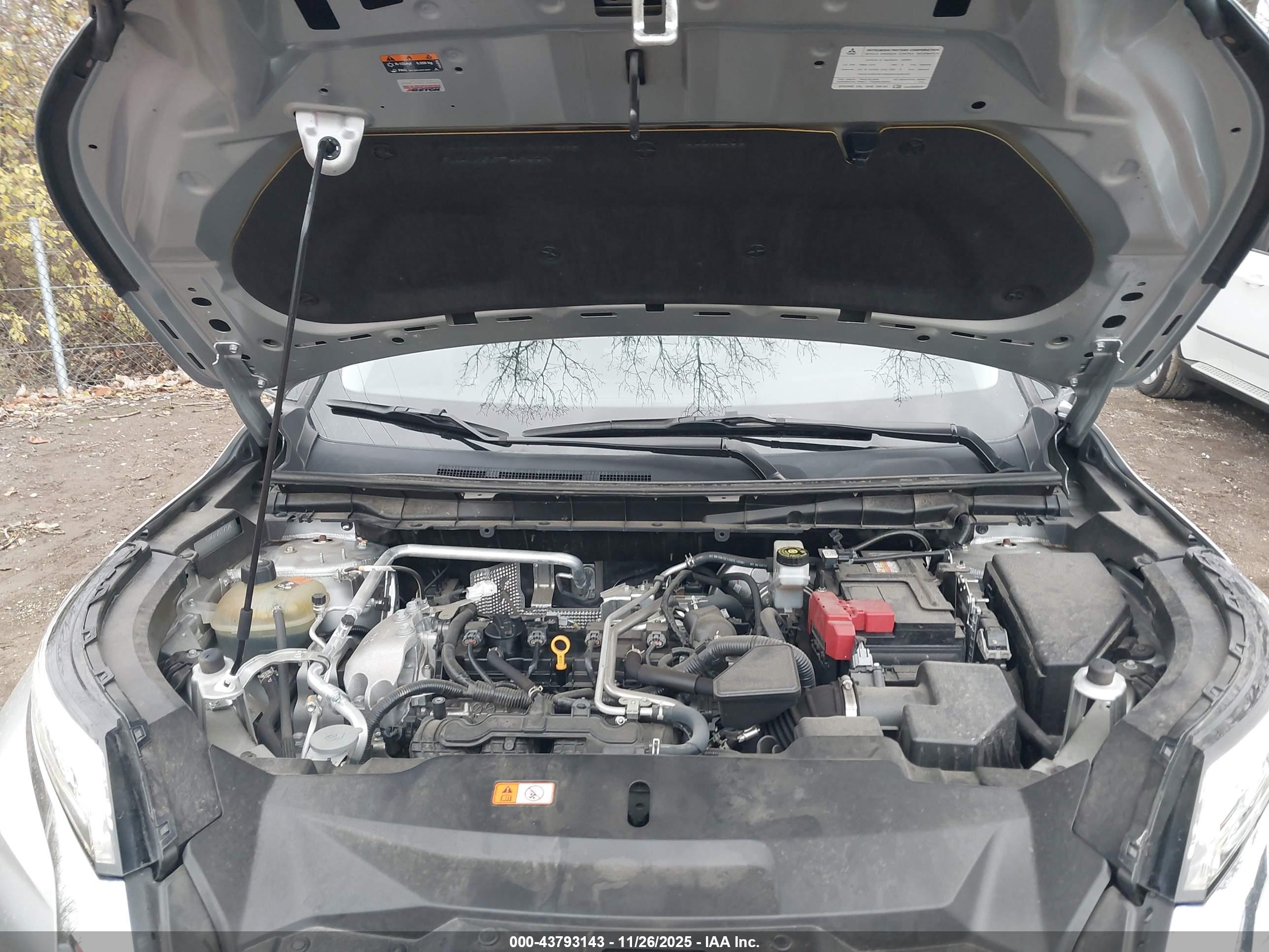 MITSUBISHI OUTLANDER image 10