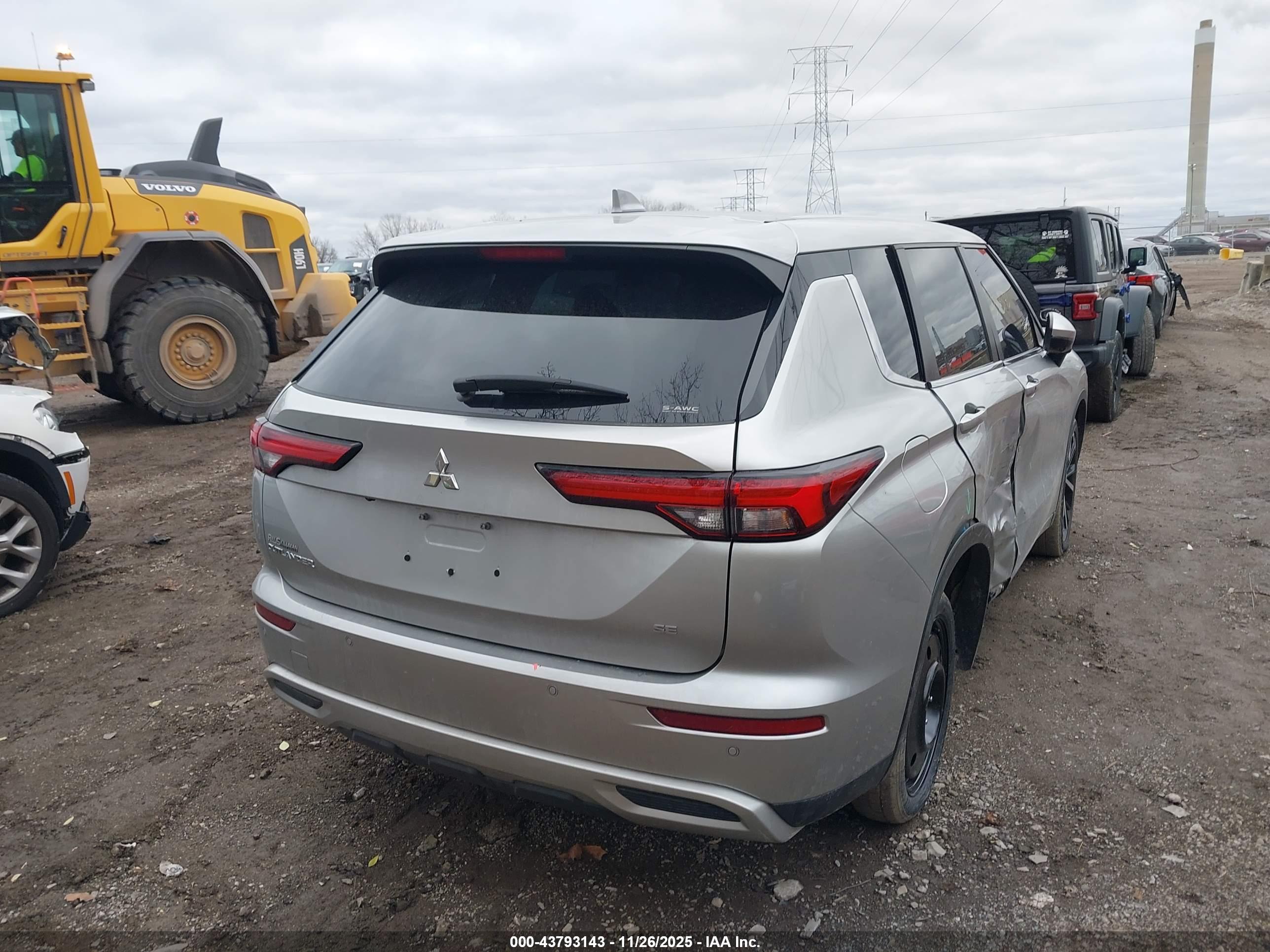 MITSUBISHI OUTLANDER image 4