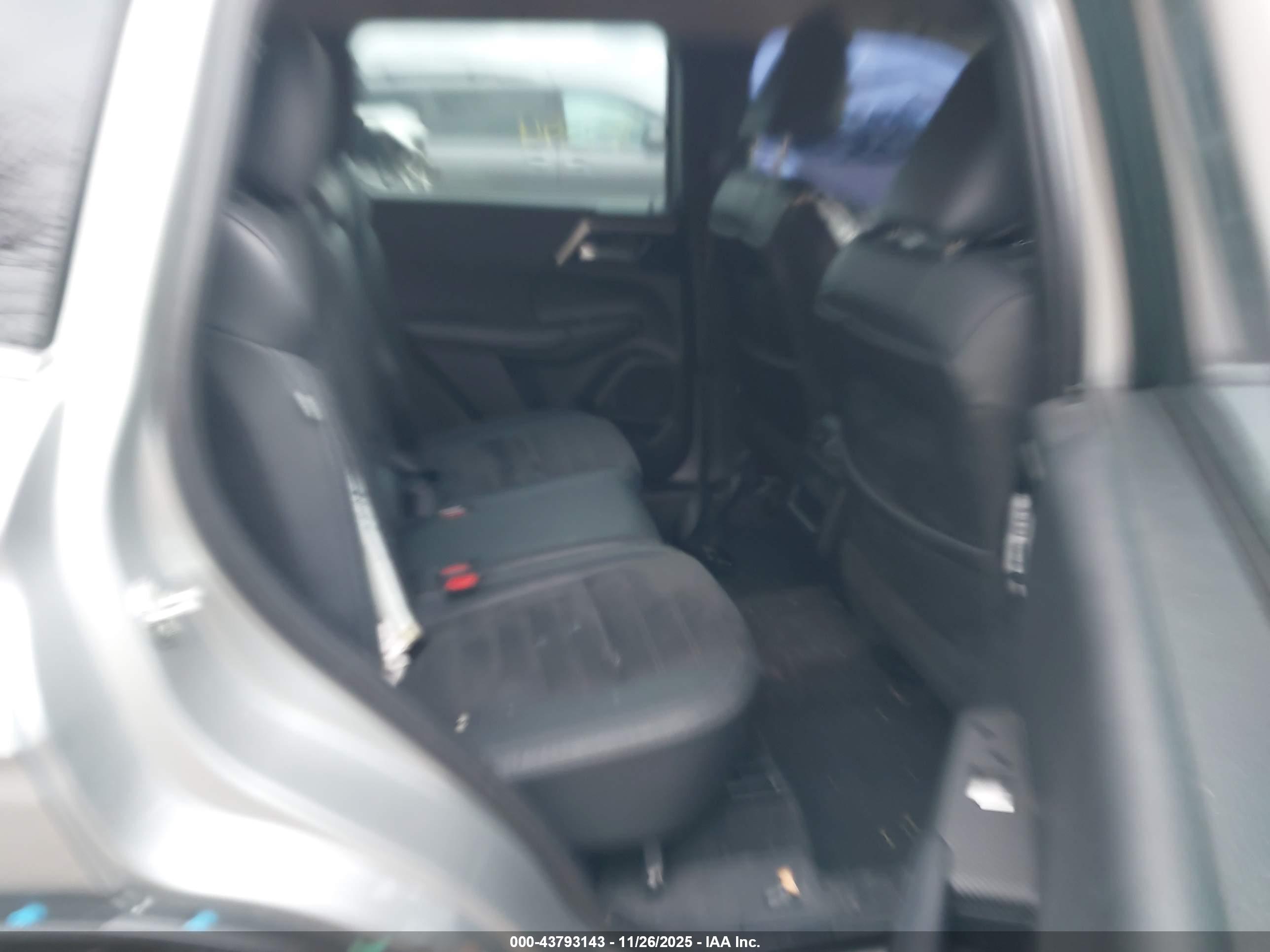 MITSUBISHI OUTLANDER image 8