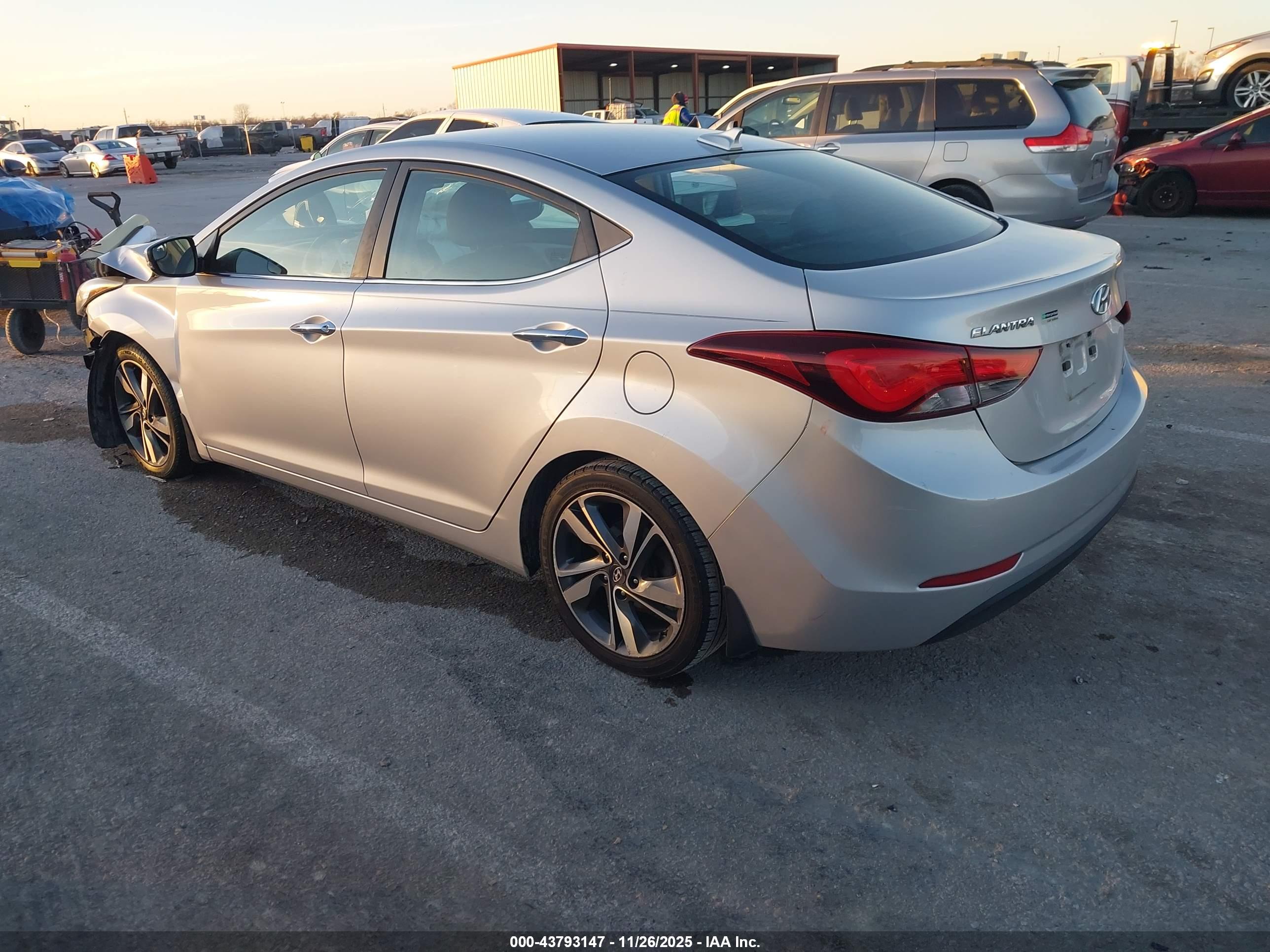 HYUNDAI ELANTRA image 3