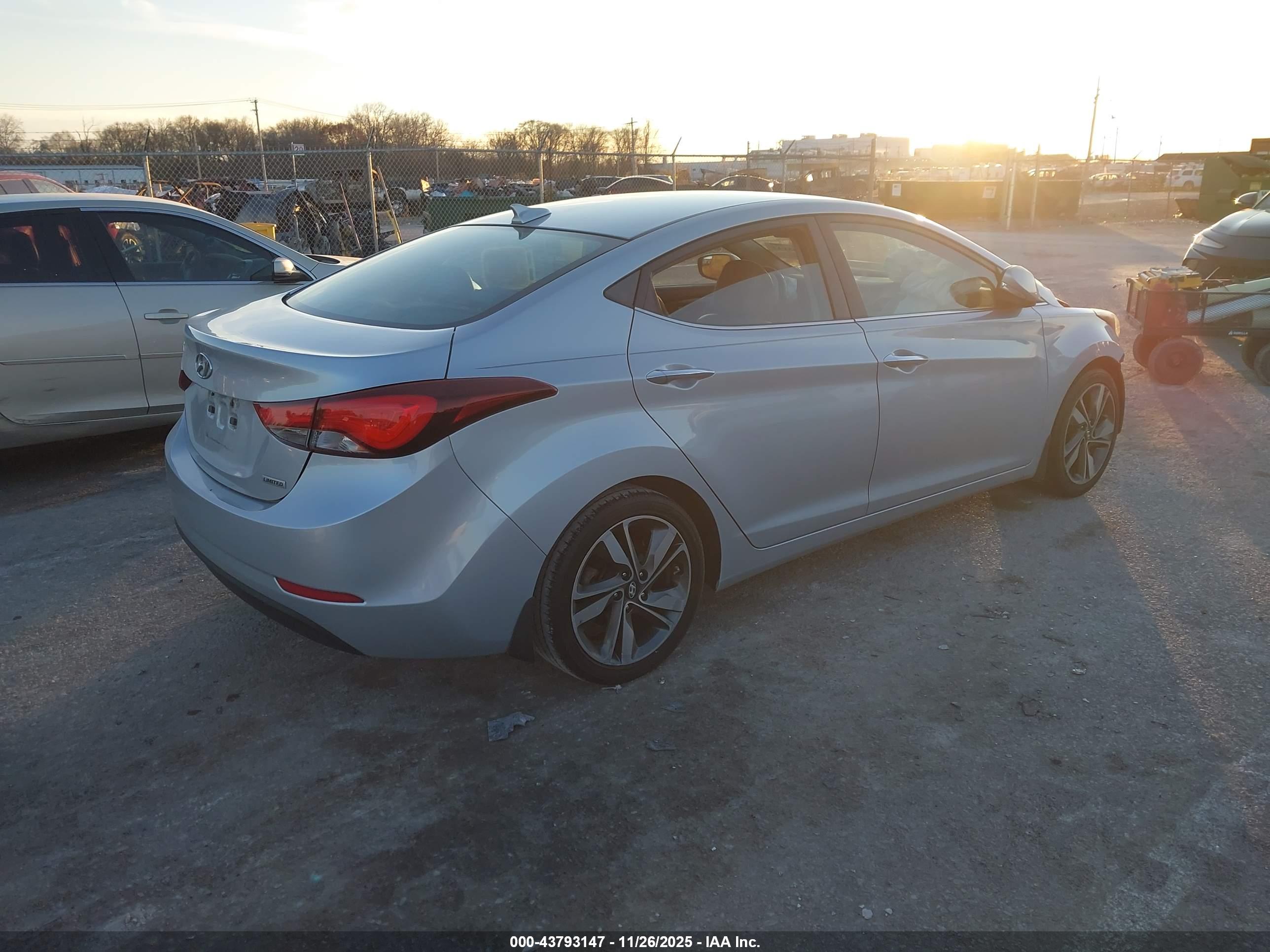 HYUNDAI ELANTRA image 4