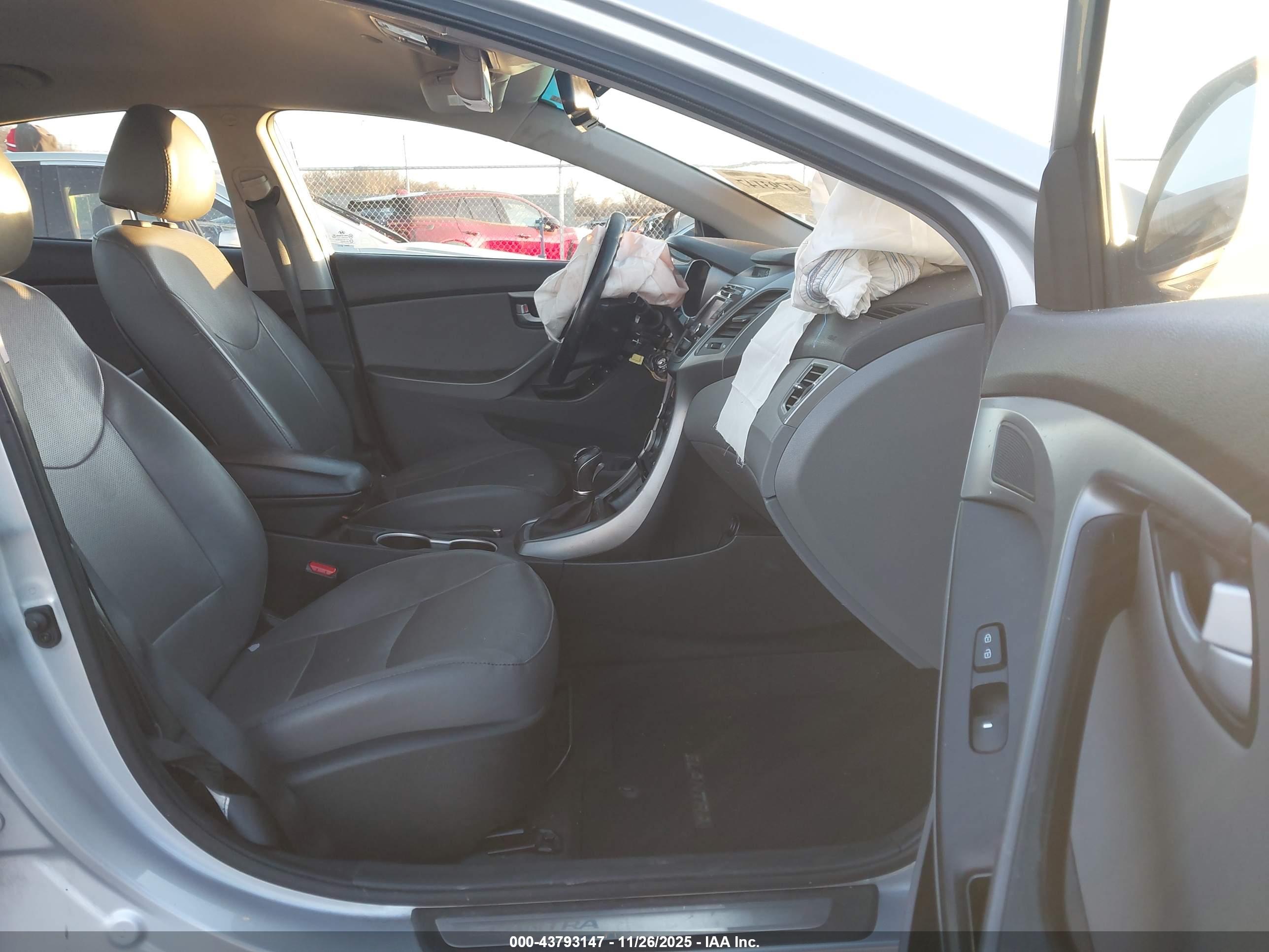 HYUNDAI ELANTRA image 5
