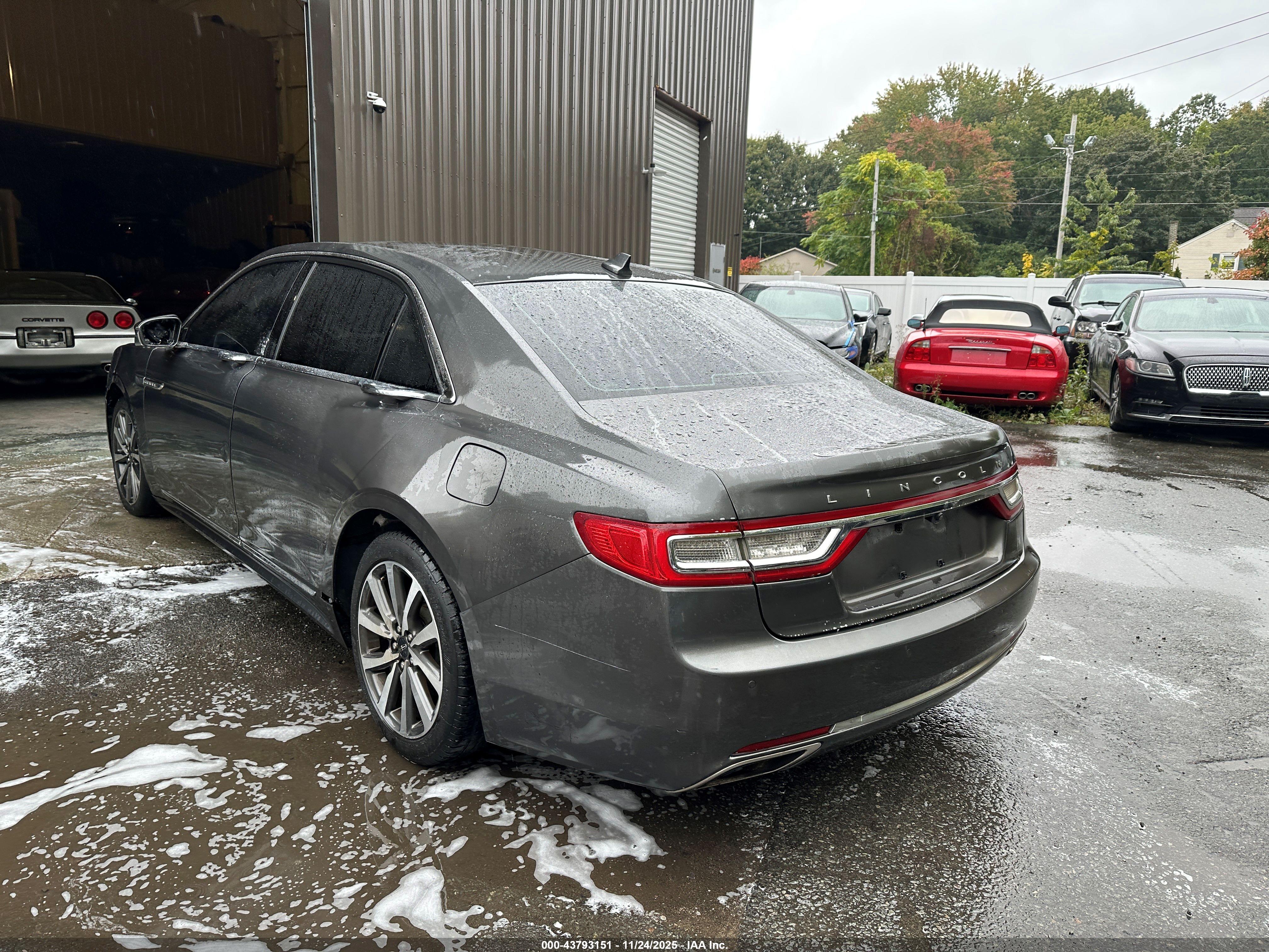 LINCOLN CONTINENTAL image 3