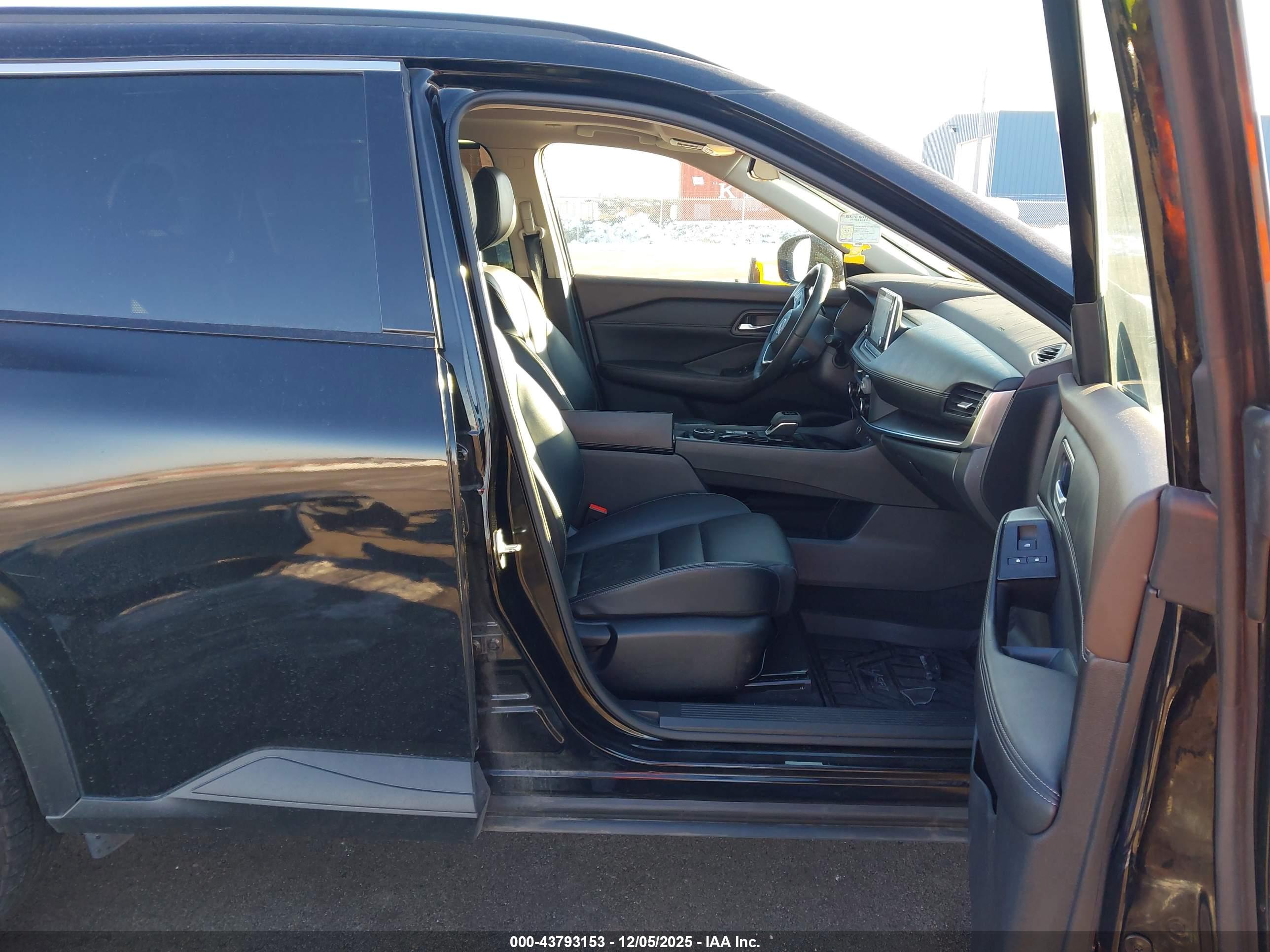 NISSAN ROGUE image 5