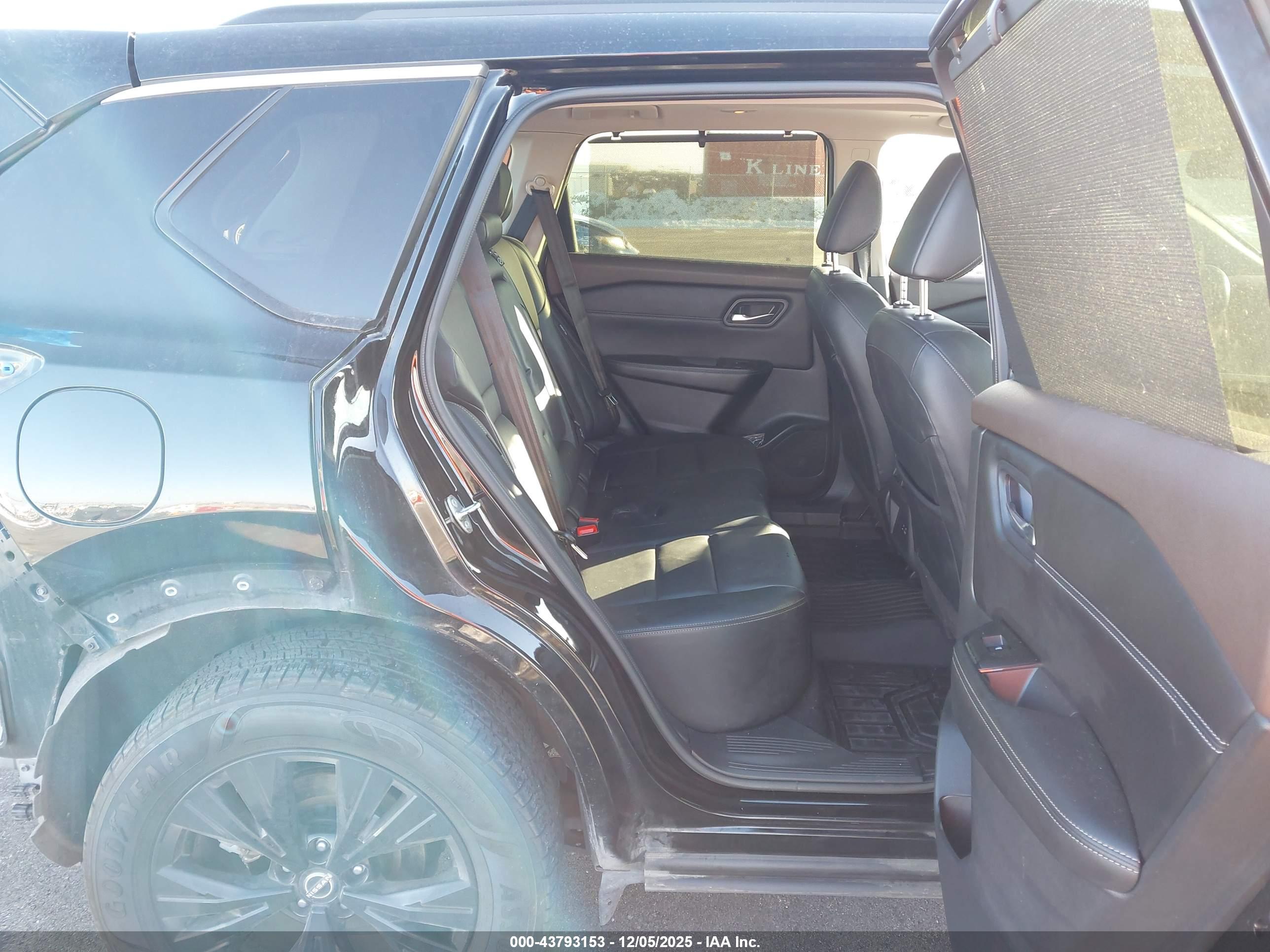 NISSAN ROGUE image 8